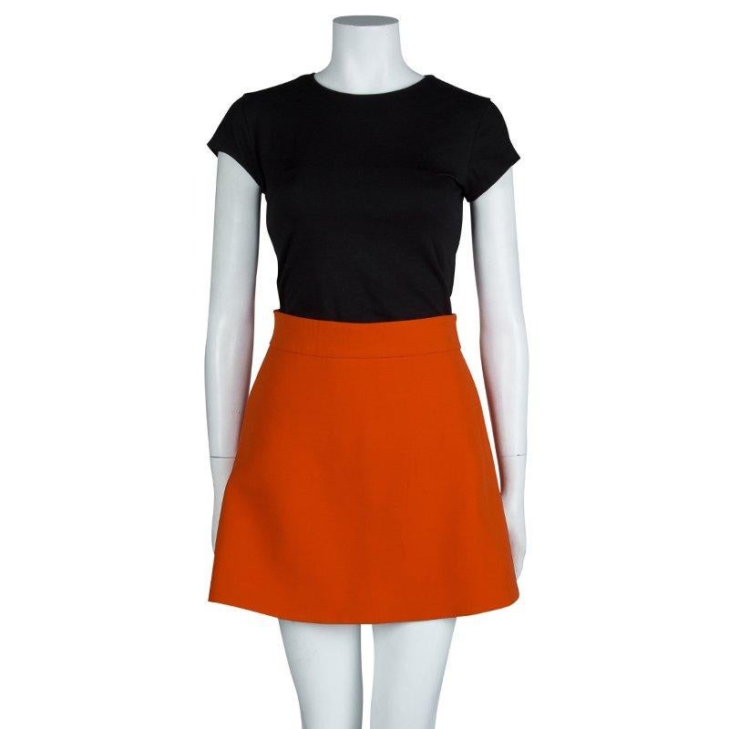A concise, no-frills piece, this Victoria Beckham A-Line skirt is in line with the designer’s own preferred style. Chic and comfortable, this A-line skirt has a distinctive zipper that runs down the length of its back. It features a wide waistband