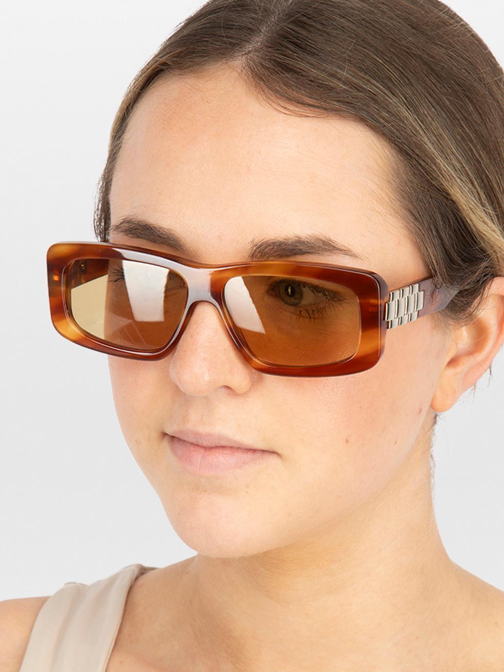 CONDITION is New with tags. No visible wear to sunglasses is evident on this new Victoria Beckham designer resale item. This item comes with original packaging.
 

 
 Details
 
 
 Model: VB669S 223
 
 Striped Blonde Havana
 
 Acetate
 
 Rectangular