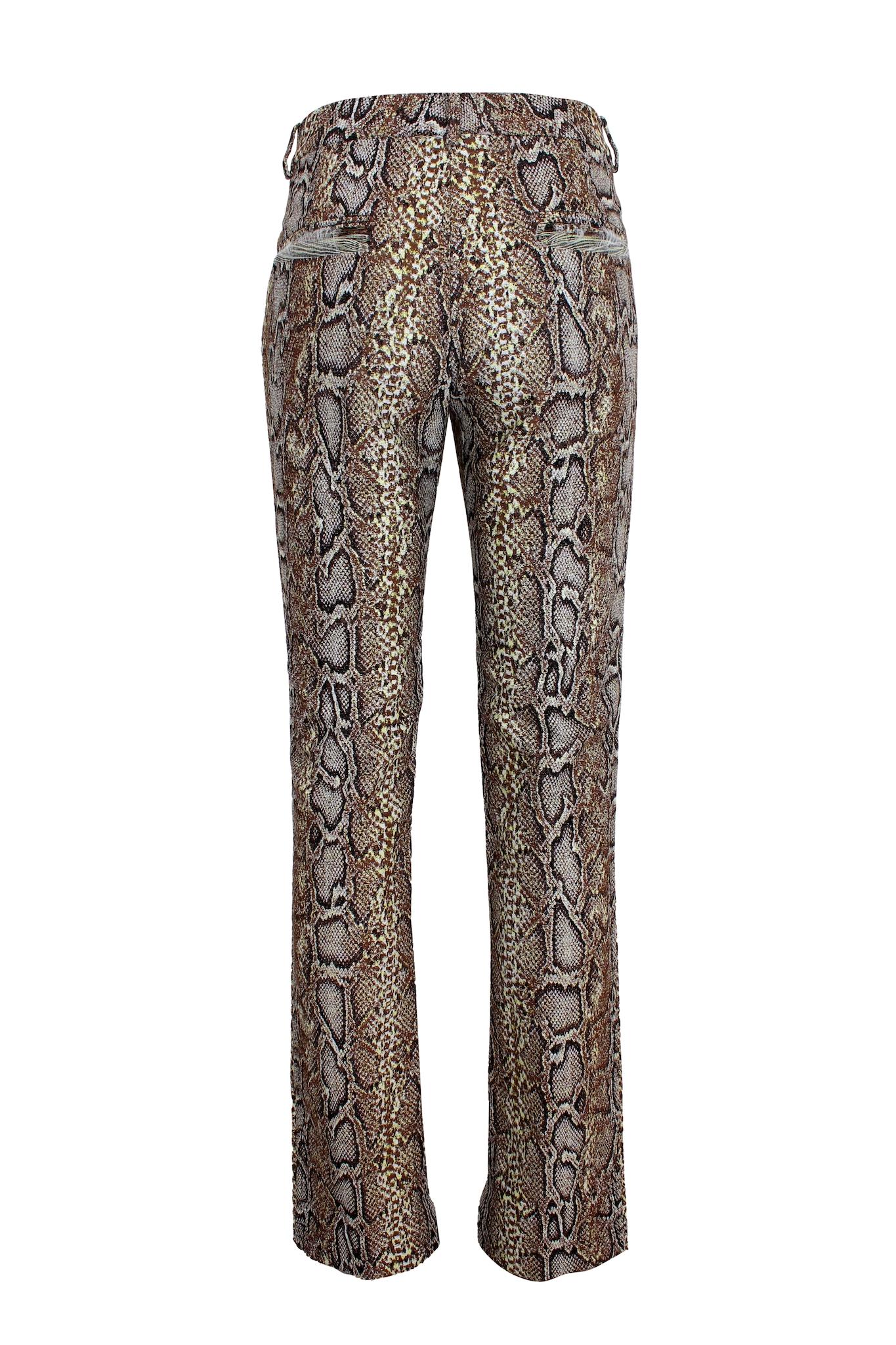 Victoria Beckham 2000s animal print trousers. Brown and yellow trousers, python print pattern. Zipper and button closure in 100% horn. Particularity in the back pockets with raw cut. Fabric 89% cotton, 6% polyamide, 5% elastane. Made in