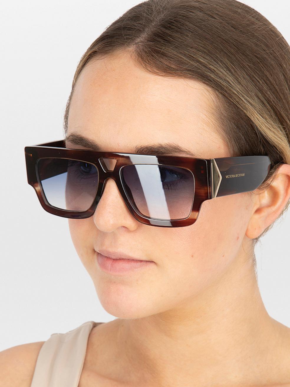 CONDITION is New with tags. No visible wear to sunglasses is evident on this new Victoria Beckham designer resale item. This item comes with original packaging.
 

 
 Details
 
 
 Model: VB651S 227
 
 Dark Brown Horn
 
 Acetate
 
 Square sunglasses

