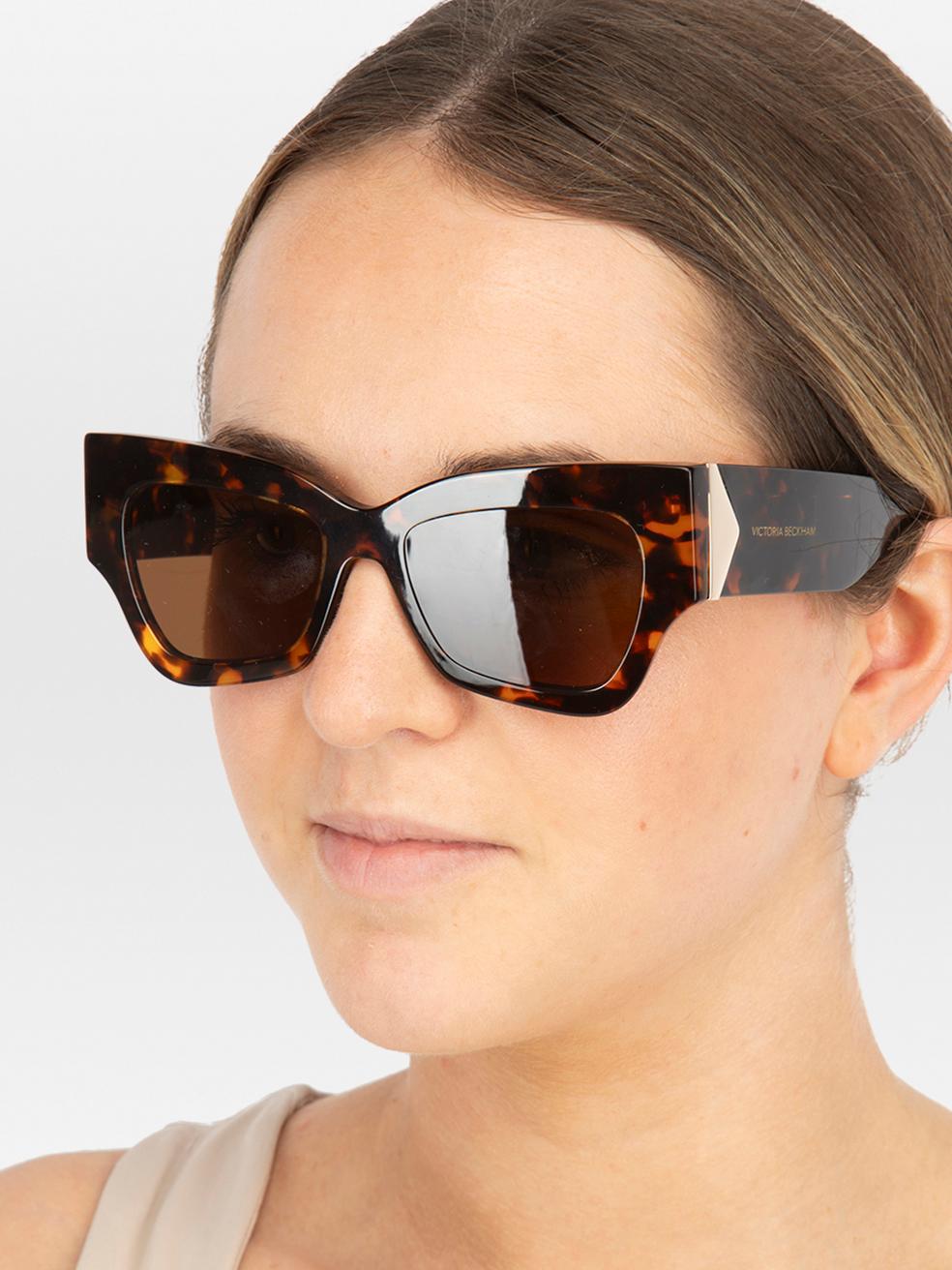 CONDITION is New with tags. No visible wear to sunglasses is evident on this new Victoria Beckham designer resale item. This item comes with original packaging.
 

 
 Details
 
 
 Model: VB662S 234
 
 Dark Havana
 
 Acetate
 
 Butterfly sunglasses
