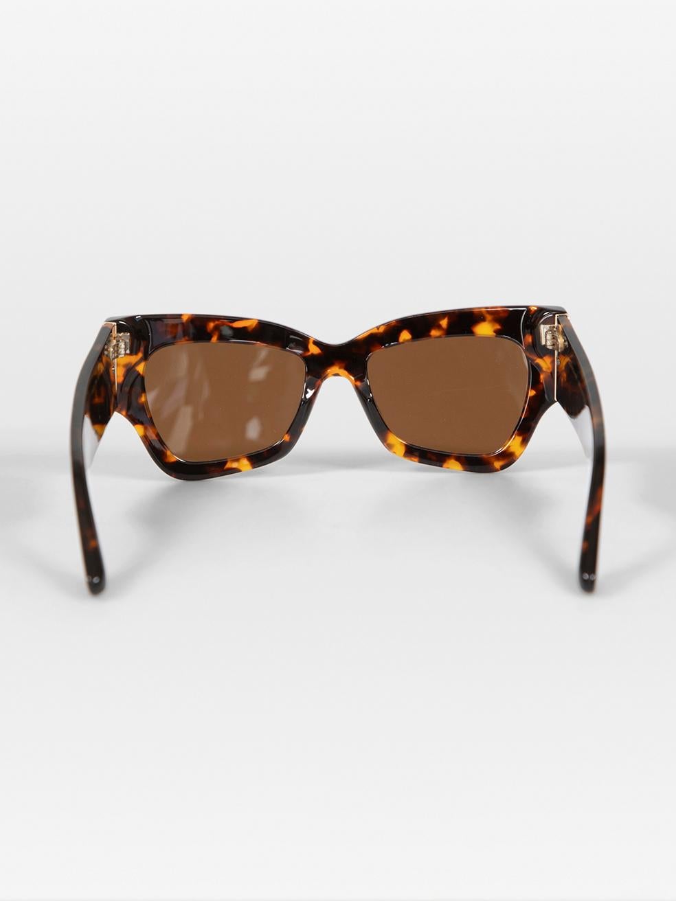 Women's Victoria Beckham Dark Havana Butterfly Tinted Sunglasses For Sale