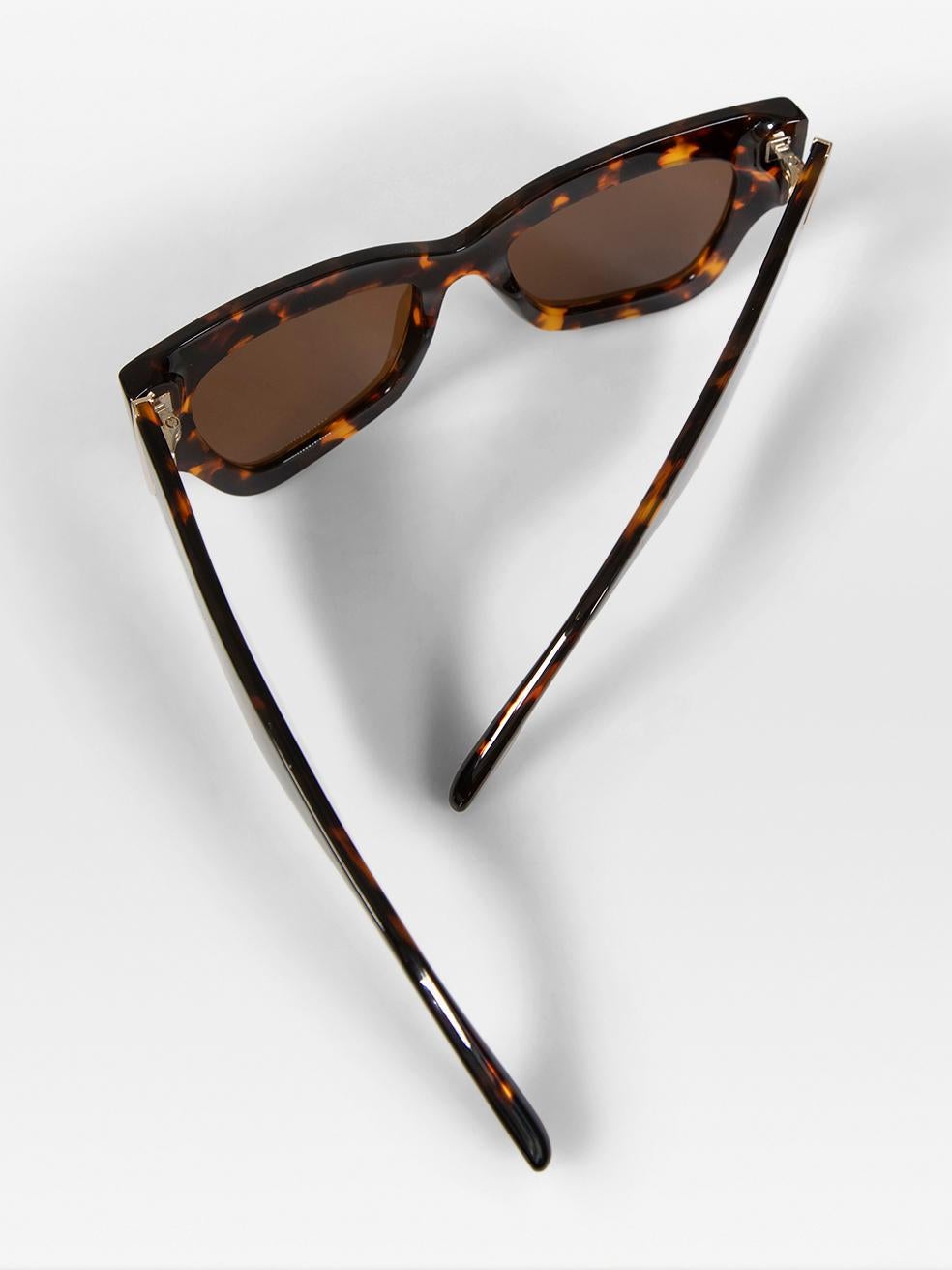 Victoria Beckham Dark Havana Butterfly Tinted Sunglasses For Sale 3