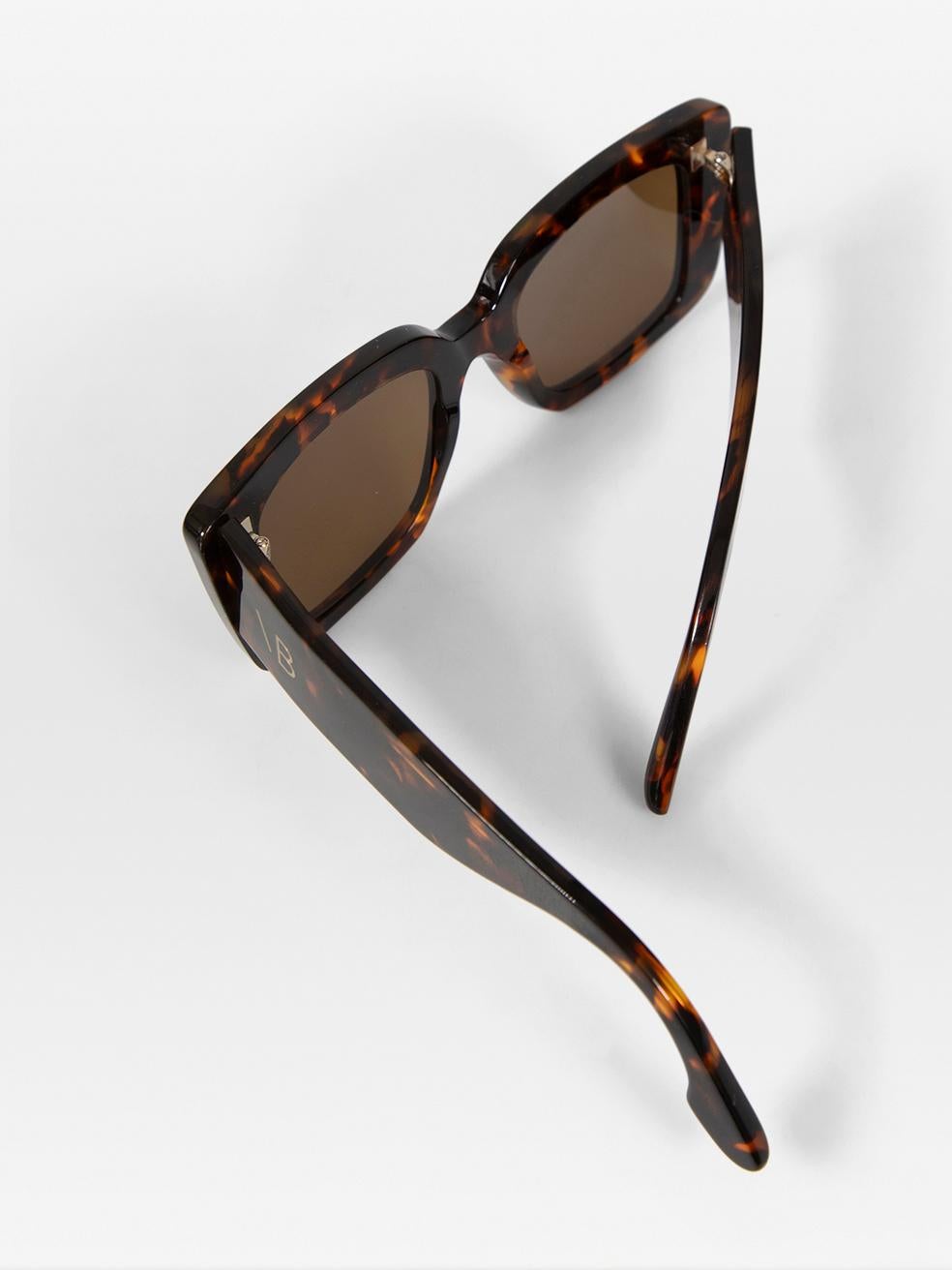 Victoria Beckham Dark Havana Tinted Rectangular Sunglasses For Sale 3