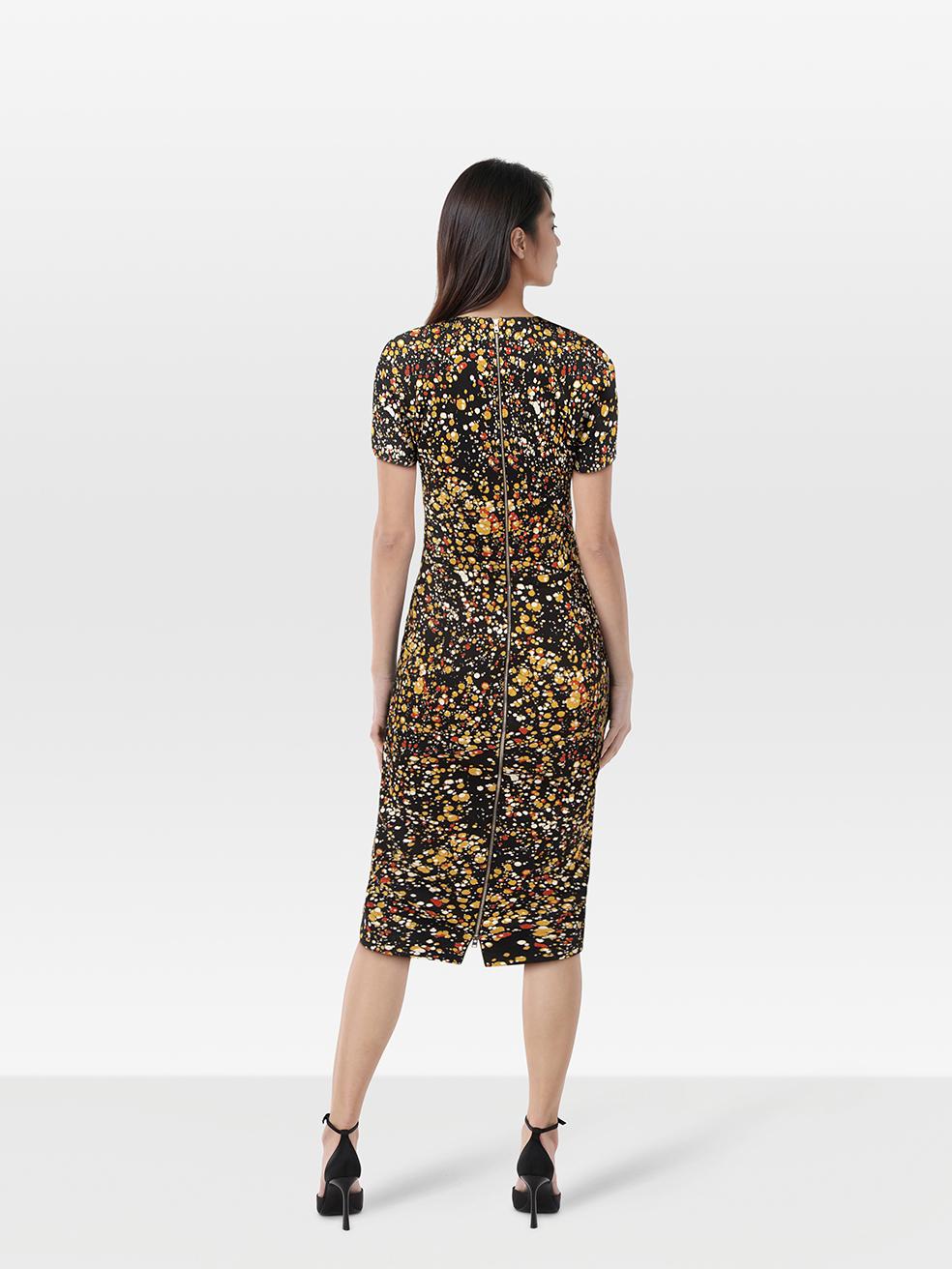 L'ÉTAT est très bon. Il n'y a pratiquement aucune trace d'usure visible sur cet article de revente de Victoria Beckham.
 
 
 
 Détails
 
 
 Multicolore
 
 Coton
 
 Robe
 
 Motif en pointillés
 
 Midi
 
 Bodycon
 
 Sans manches
 
 Col rond
 

