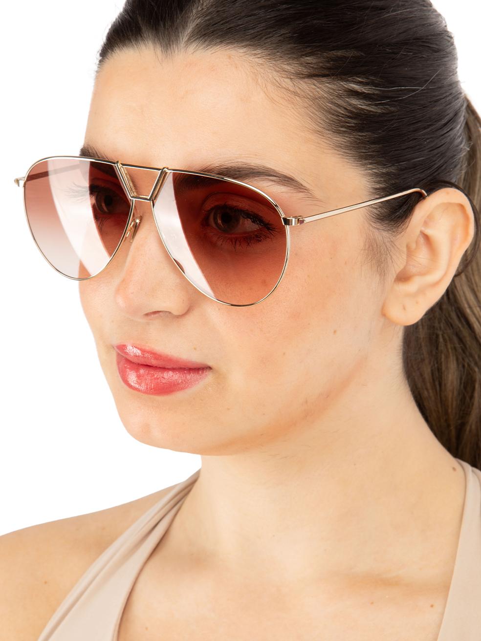 CONDITION is New with tags on this brand new Victoria Beckhamdesigner item. This item comes with original packaging.
 
 
 
 Details
 
 
 Model: VB208S 712
 
 Gold
 
 Metal
 
 Aviator Eye Sunglasses
 
 Gradient Burgundy Lens
 
 Branding at the arms
