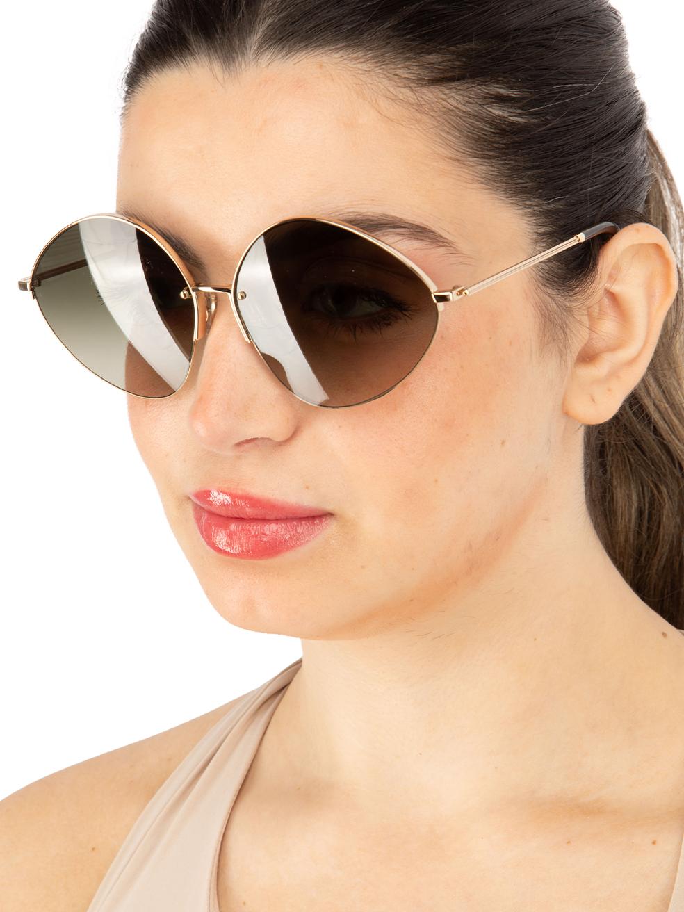 CONDITION is New with tags on this brand new Victoria Beckhamdesigner item. This item comes with original packaging.
 
 
 
 Details
 
 
 Model: VB220S 713
 
 Gold
 
 Metal
 
 Geometric Oval Eye Sunglasses
 
 Gradient Sage Green Lens
 
 Branding at