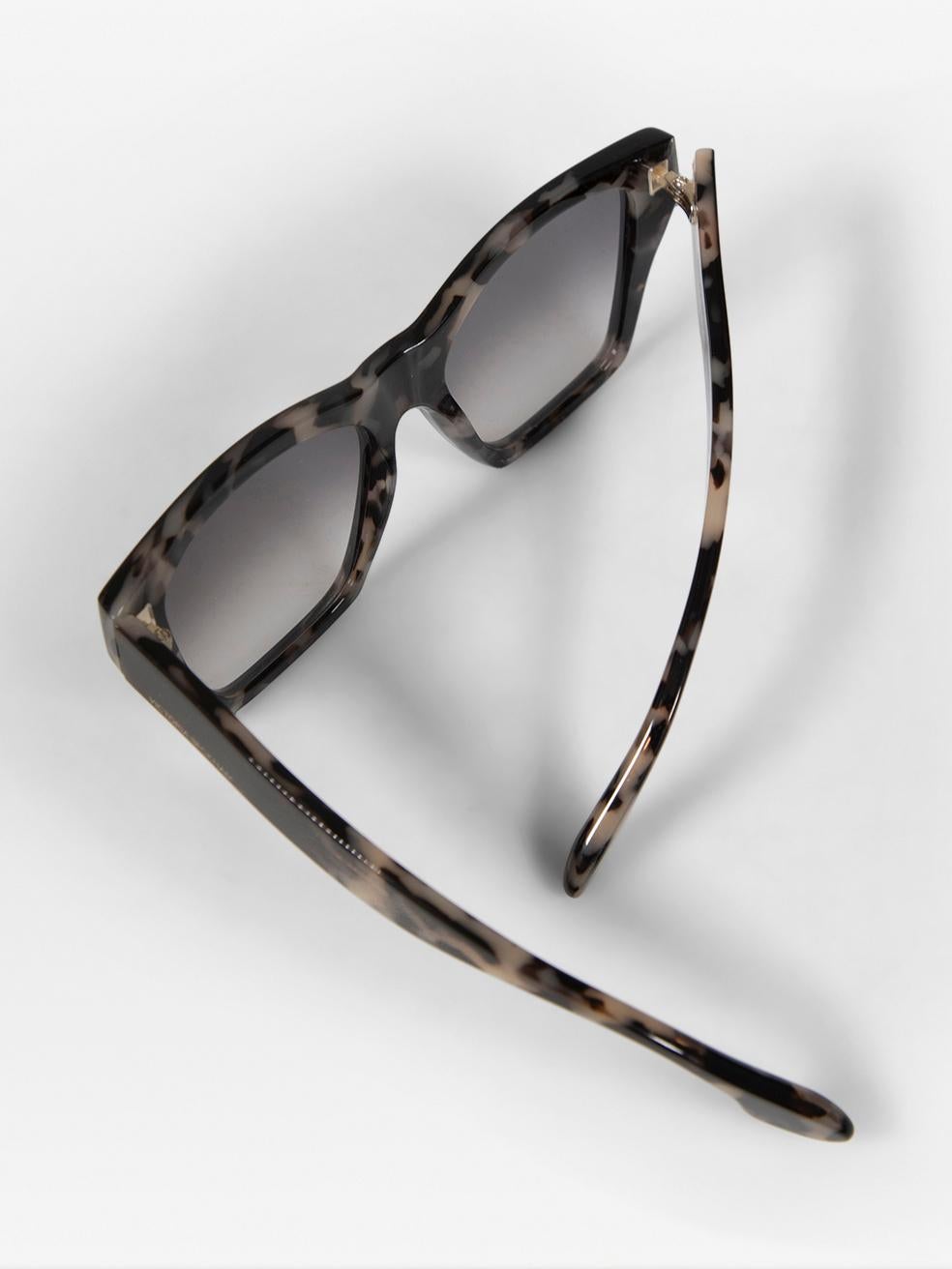 Victoria Beckham Grey Havana Rectangle Sunglasses For Sale 2