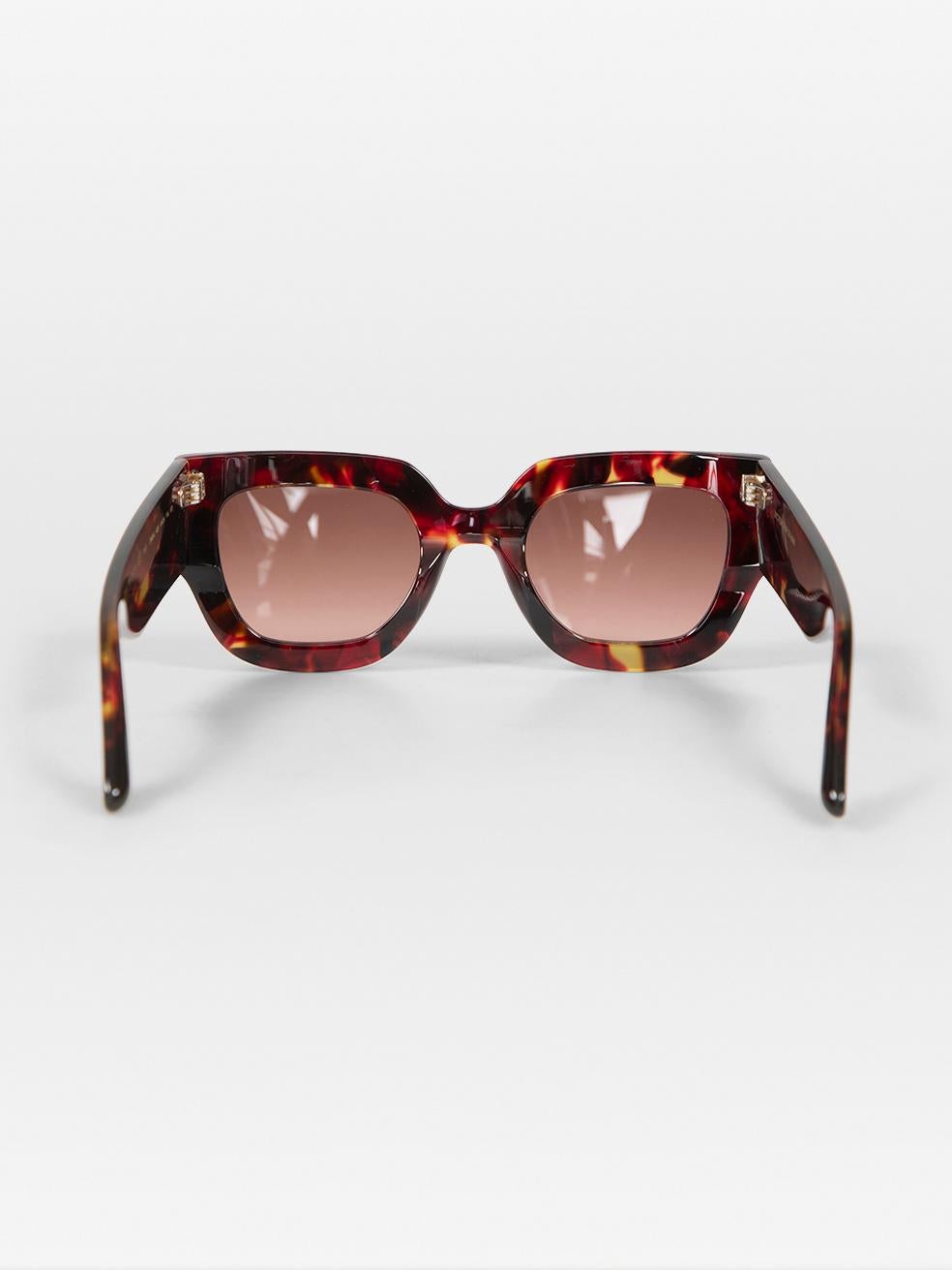 Victoria Beckham Havana Red Gradient Square Sunglasses In New Condition For Sale In London, GB
