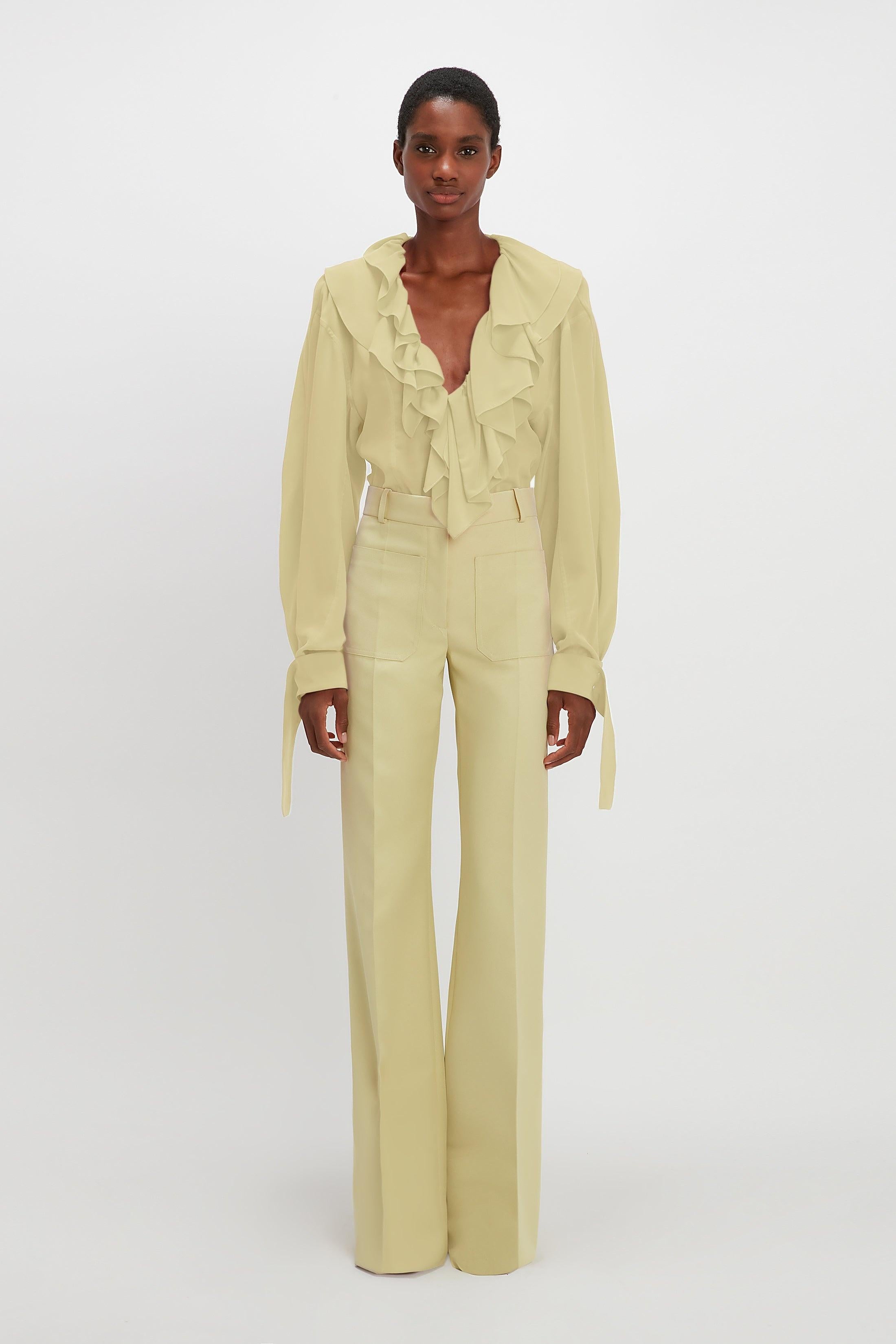 Chemisier VICtoria BECKHAM jaune citron 2023 à revers froncé XS en vente 3