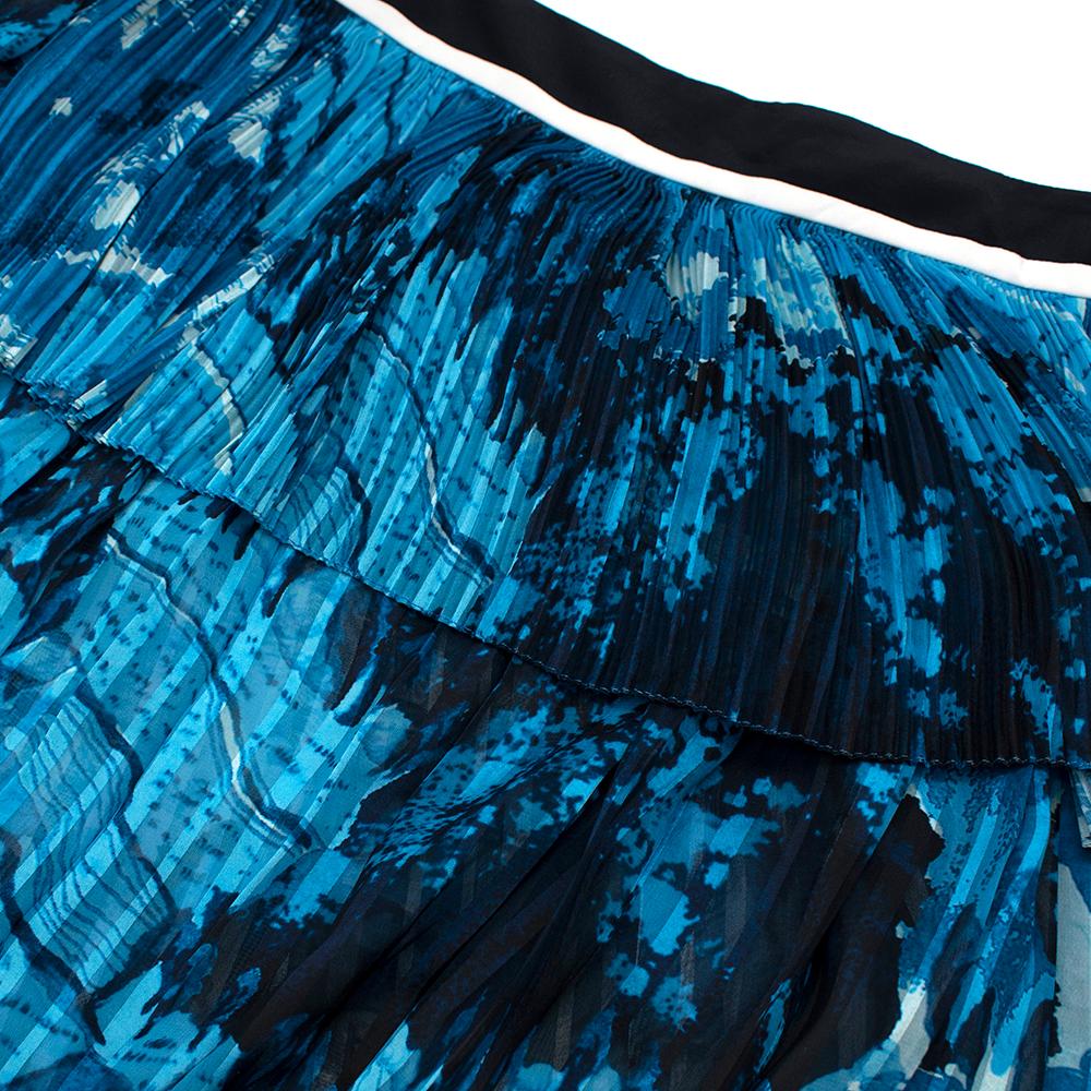 Victoria Beckham Printed Satin crepe pleated midi skirt - Size US 6 For Sale 1