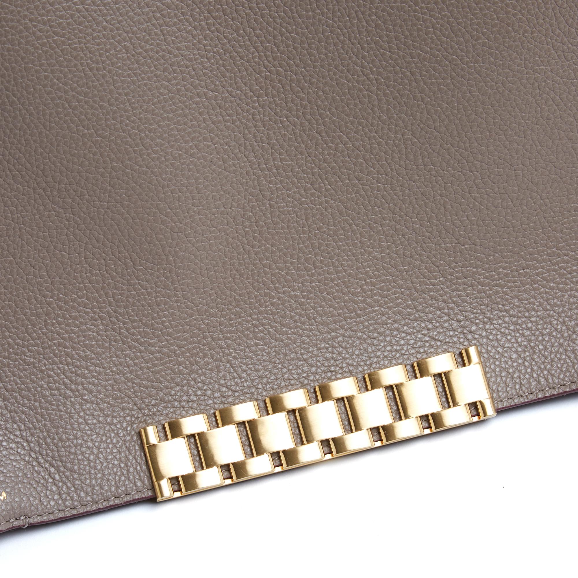 Victoria Beckham Chain Leather Pouch bag, Jumbo or Maxi (unique) size in taupe grained leather (or toupee, at Hermès), wide flap covering the entire front of the bag, closed with a magnetic snap and decorated with a large gold-tone metal curb chain,
