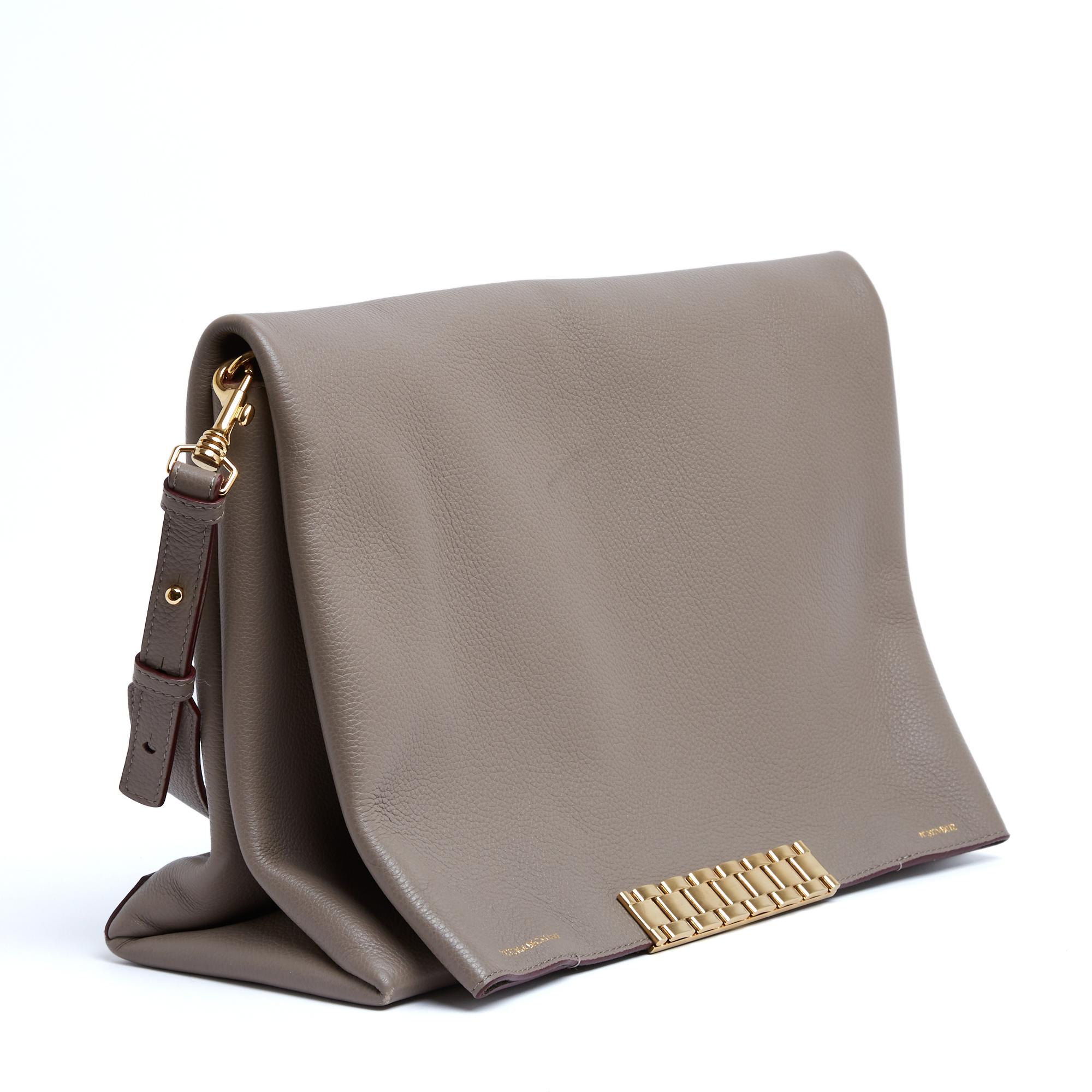 Women's or Men's Victoria Beckham Sac étoupe Jumbo taupe Leather Maxi Chain Pouch Shoulder Bag For Sale