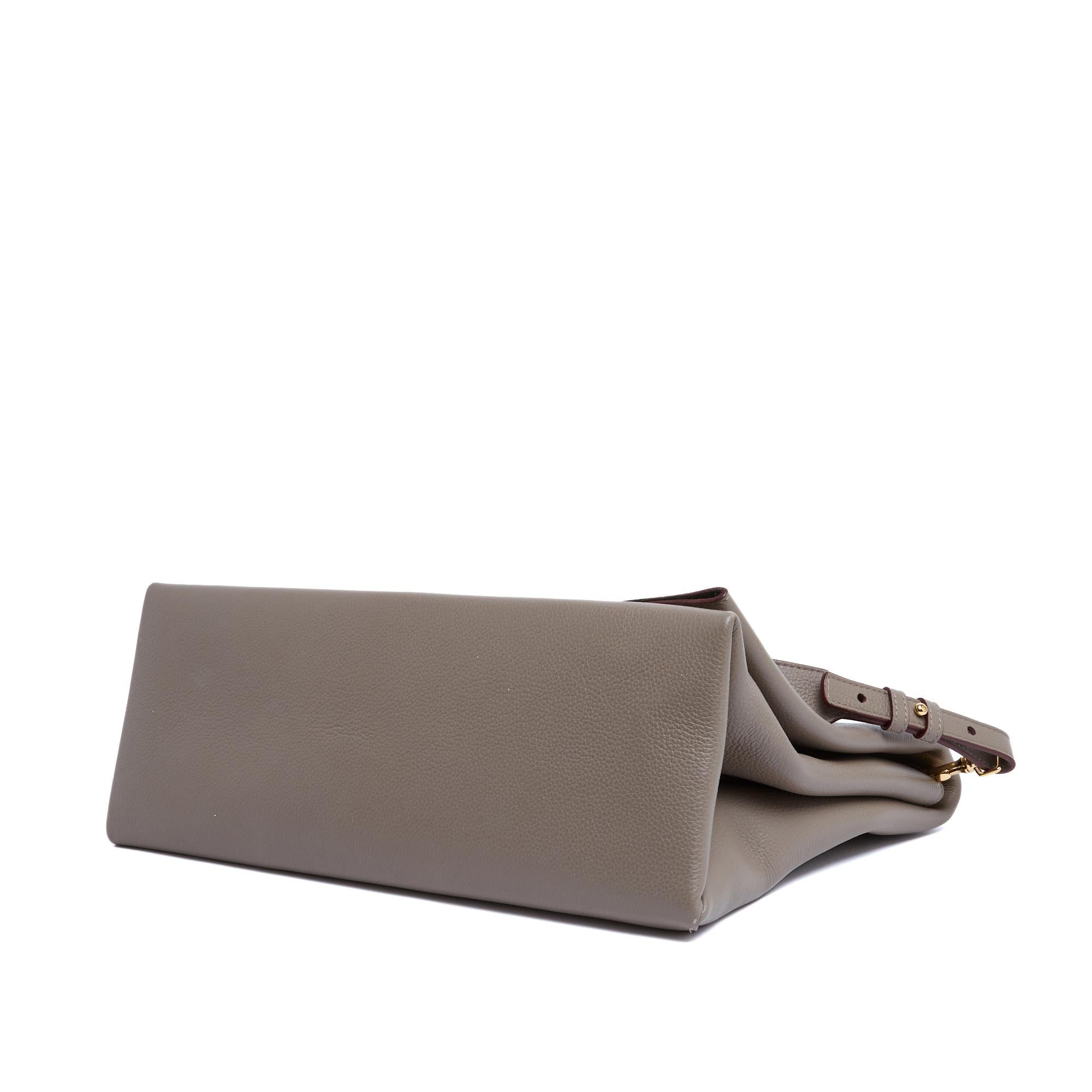 Victoria Beckham Sac étoupe Jumbo taupe Leather Maxi Chain Pouch Shoulder Bag For Sale 3