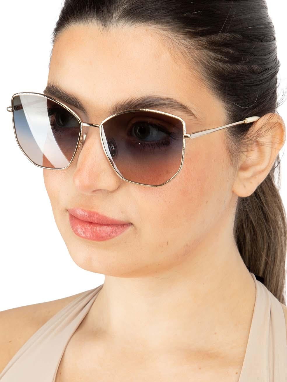 CONDITION is New with tags on this brand new Victoria Beckhamdesigner item. This item comes with original packaging.
 
 
 
 Details
 
 
 Model: VB225S 734
 
 Silver
 
 Metal
 
 Geometric Round Eye Sunglasses
 
 Gradient Brown Blue Lens
 
 Branding