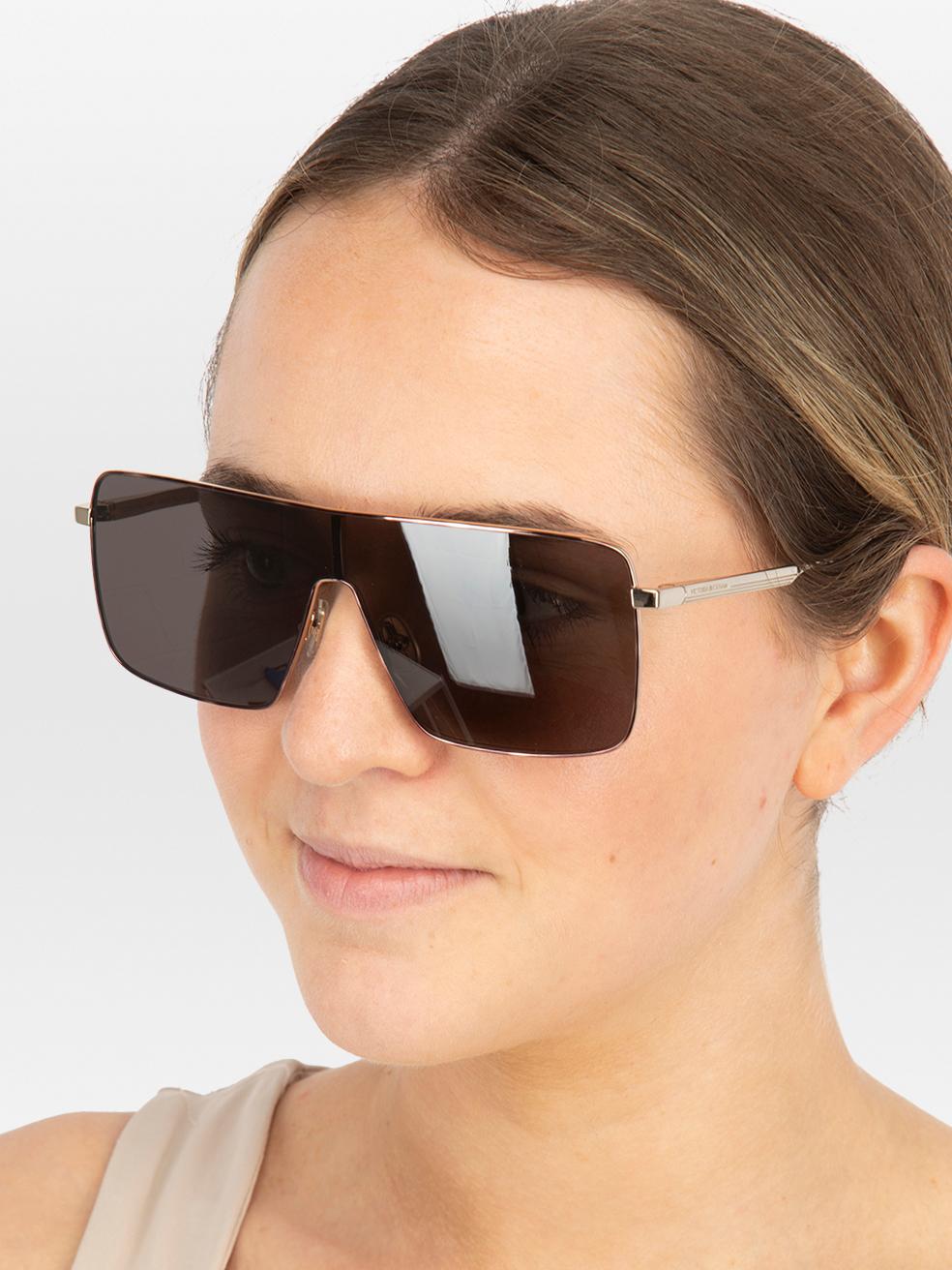 CONDITION is New with tags. No visible wear to sunglasses is evident on this new Victoria Beckham designer resale item. This item comes with original packaging.
 

 
 Details
 
 
 Model: VB238S 701
 
 Smoke
 
 Metal
 
 Cat eye sunglasses
 
 Grey