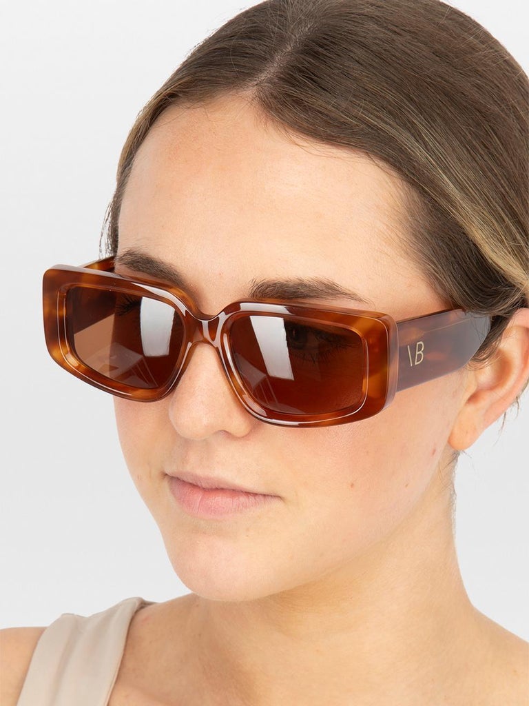 Victoria Beckham Tortoiseshell Square Sunglasses — Striped Blonde Havana Victoria Beckham Vb670s Striped Blonde Havana | Afterpay main image 3