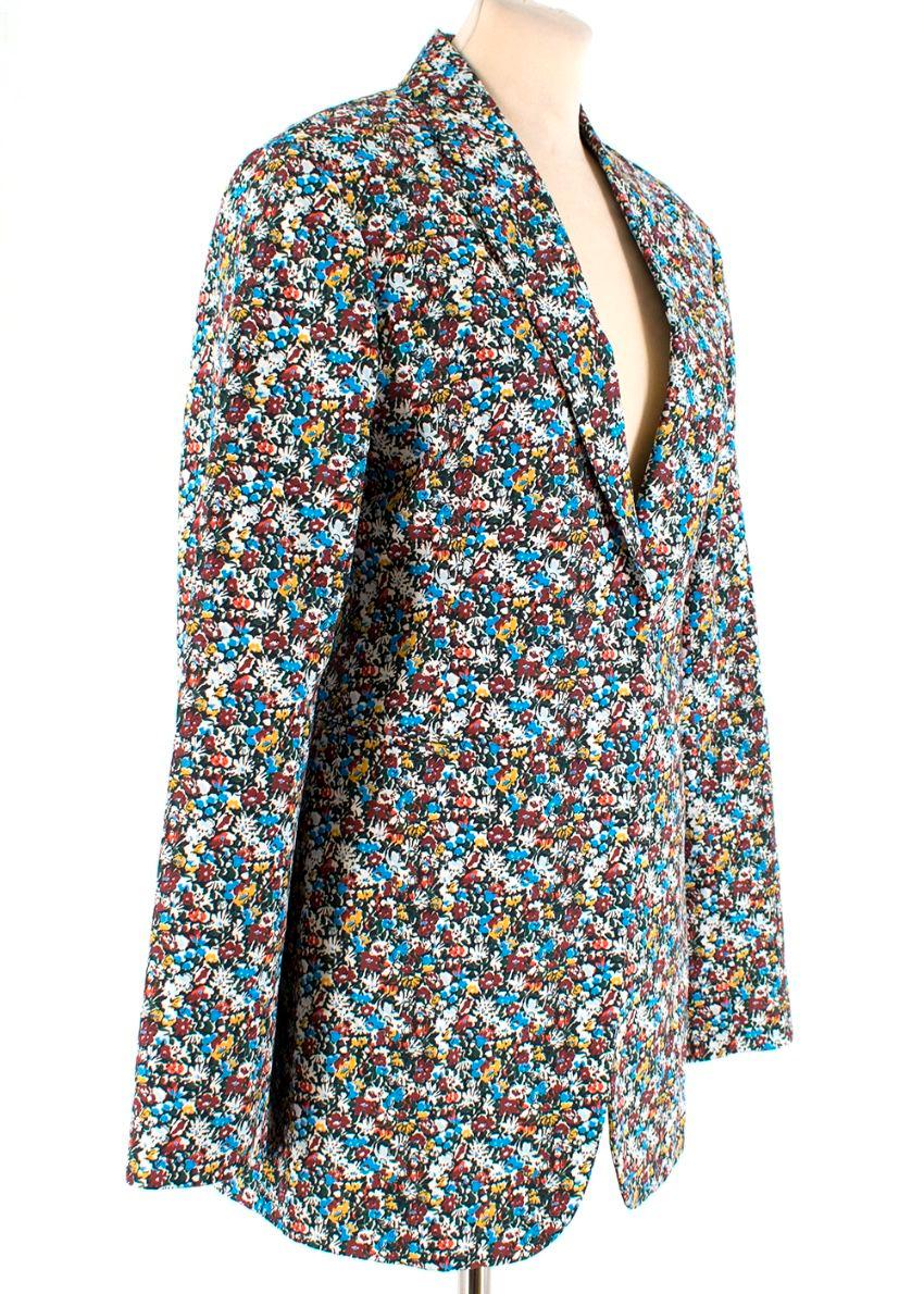 Victoria Beckham Tailored Micro Floral Print Blazer

- multi coloured floral print - long sleeved - lapel collar - button fastening - fake pockets at the waist - black satin lining

Please note, these items are pre-owned and may show signs of being