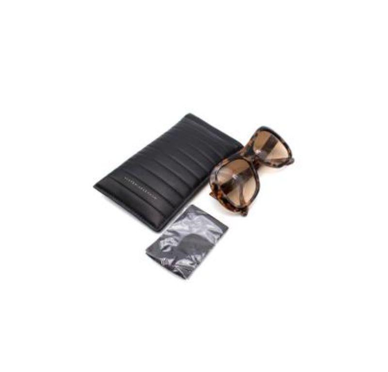 Women's or Men's Victoria Beckham Tortoiseshell acetate oversize VB623S Sunglasses For Sale