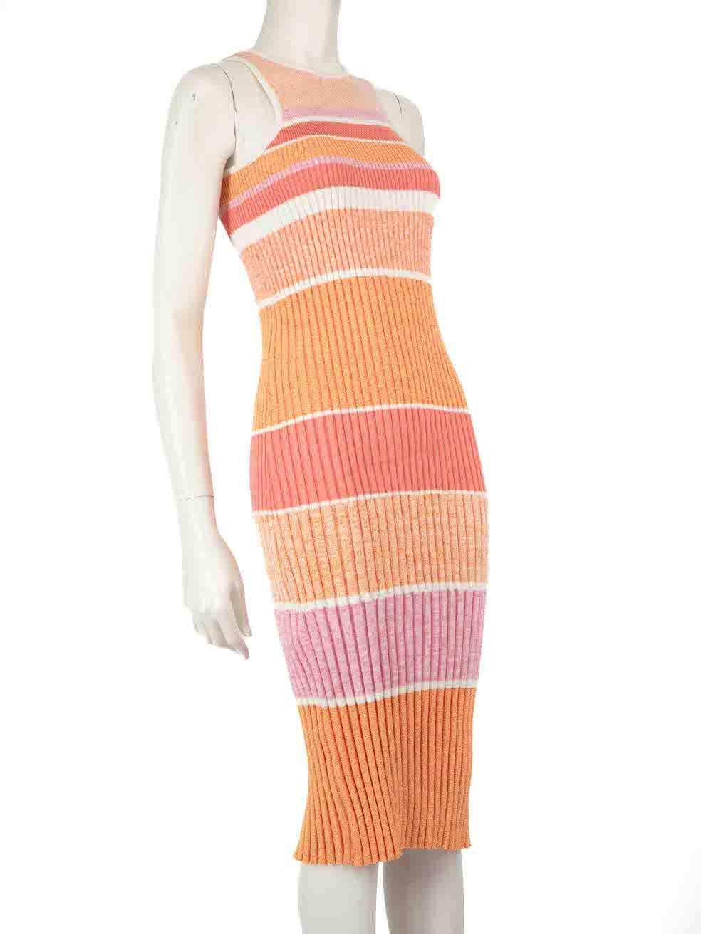 CONDIZIONE: molto buona. L'abito non presenta quasi nessun segno di usura visibile su questo articolo di rivendita usato di Victoria Victoria Beckham.
 
 
 
 Dettagli
 
 
 Multicolore - Rosa e arancione
 
 Viscosa
 
 Abito midi
 
 Motivo a righe
 
