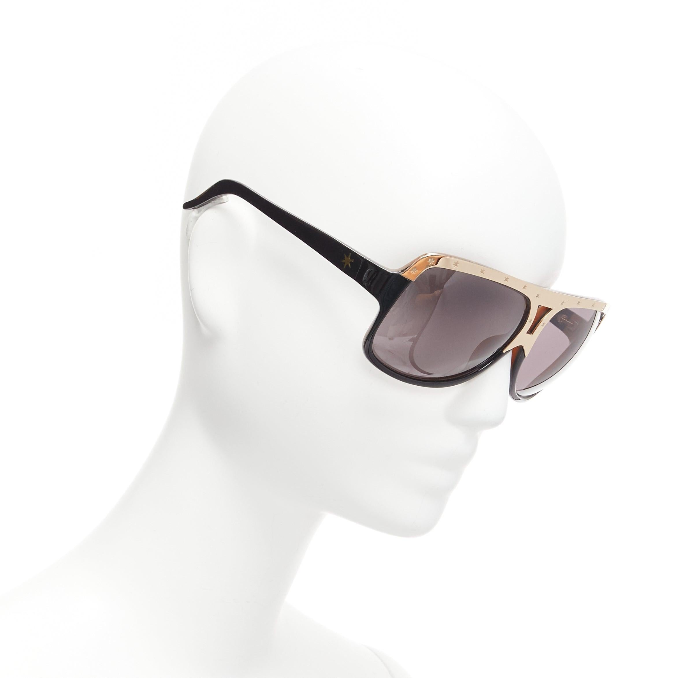 VICTORIA BECKHAM Vintage gold star top bar black oversized squared sunglasses
Reference: NKLL/A00087
Brand: Victoria Beckham
Material: Plastic, Metal
Color: Black, Gold
Pattern: Star

CONDITION:
Condition: Very good, this item was pre-owned and is