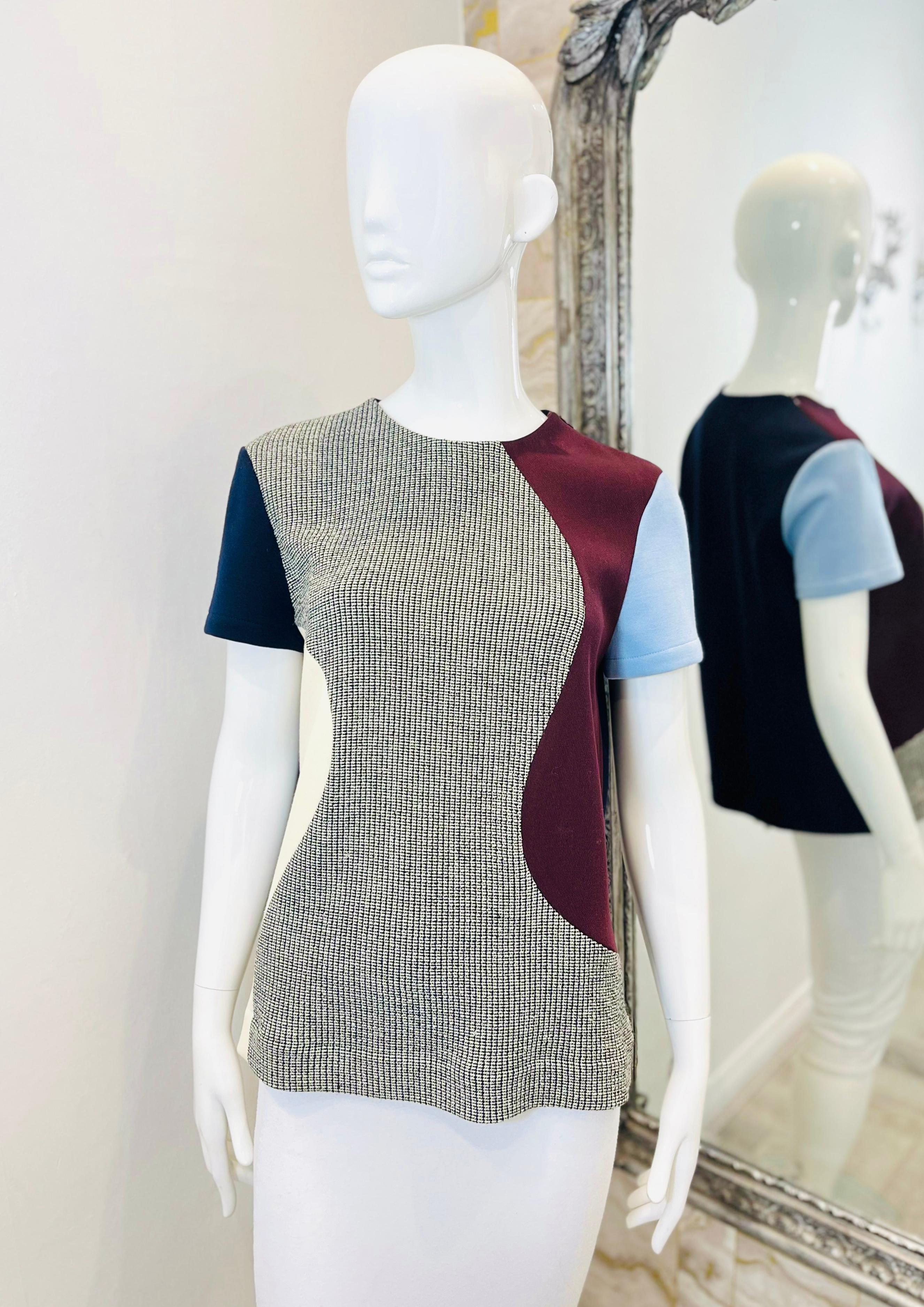Victoria Beckham Wool Blend Panelled Top

Multicoloured blouse in colour block panelled design styled with multi texture composition.

Featuring crew neckline, short sleeves and straight-cut.

Size – 14UK

Condition – Good (Two minor