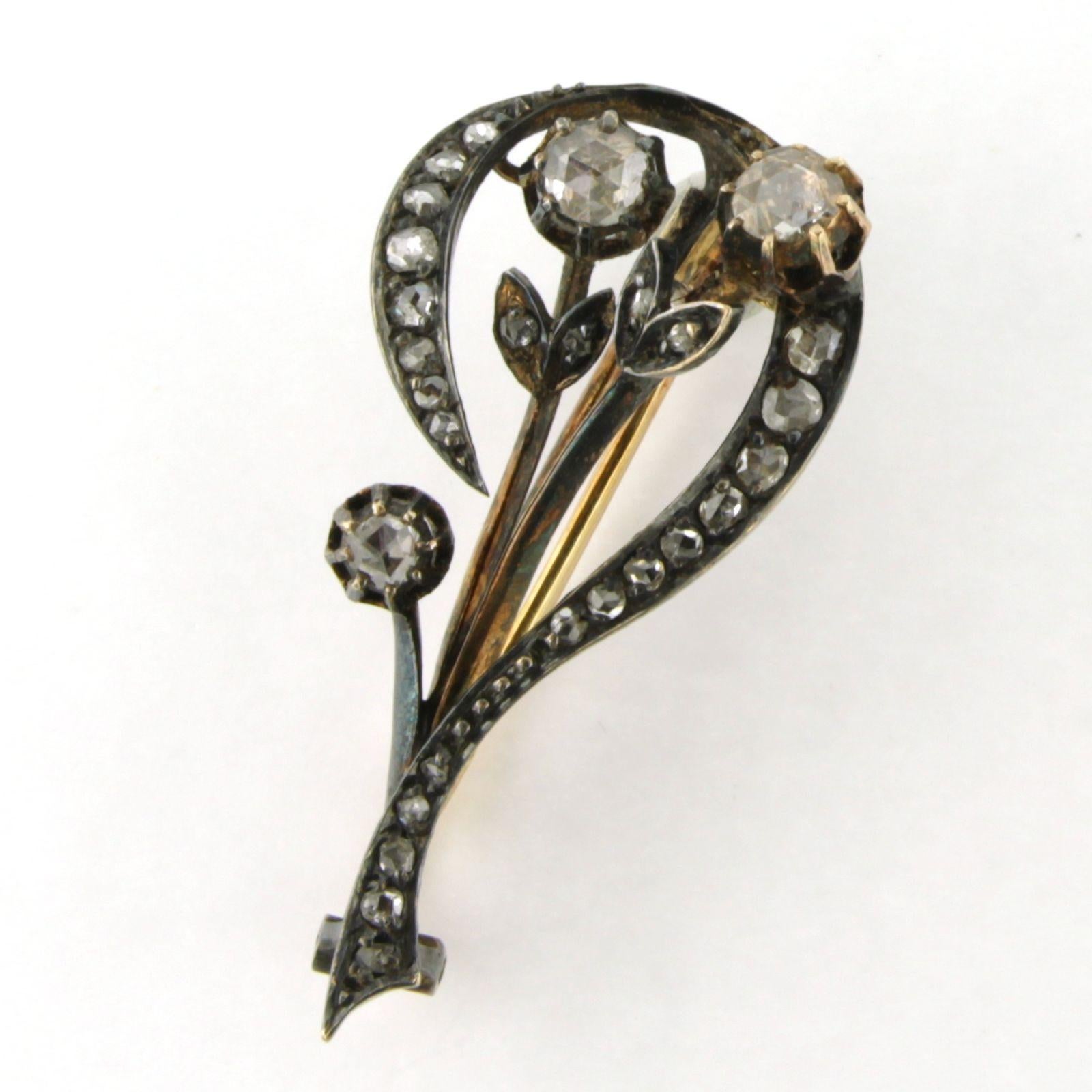Broche Victoria avec diamants taillés en rose jusqu'à 0,40 carat, or jaune 14 carats et argent Excellent état - En vente à The Hague, ZH