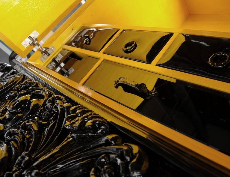 Victoria in Lacquered Wood and Glass For Sale at 1stdibs