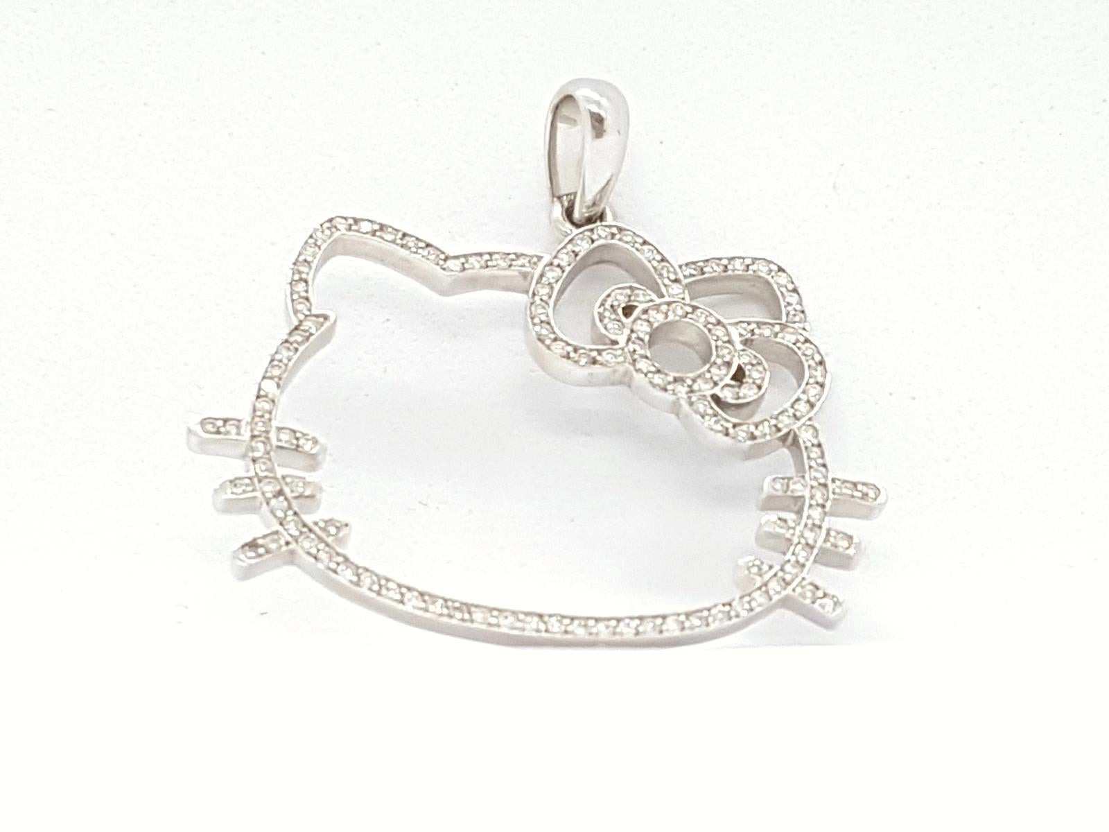 Victoria Casal Collier pendentif Hello Kitty en or blanc et diamants en vente 3