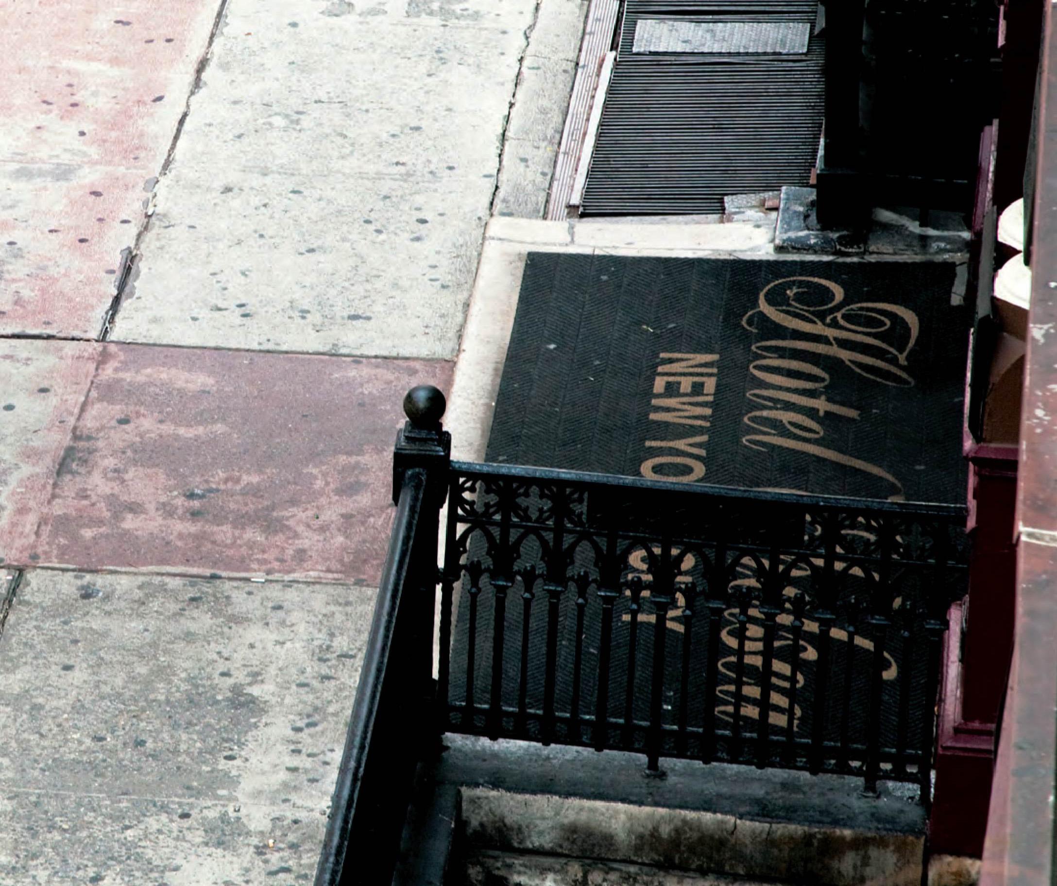 Hôtel Chelsea, New York 2011
Photographies extraites du livre de photographies intitulé Hotel Chelsea (éditeur pointed leaf press 2013).
C.I.C. archivistique
Taille : 26.6 in H x 40 in W
Edition de 10 + 2AP

*Très grande taille disponible en édition
