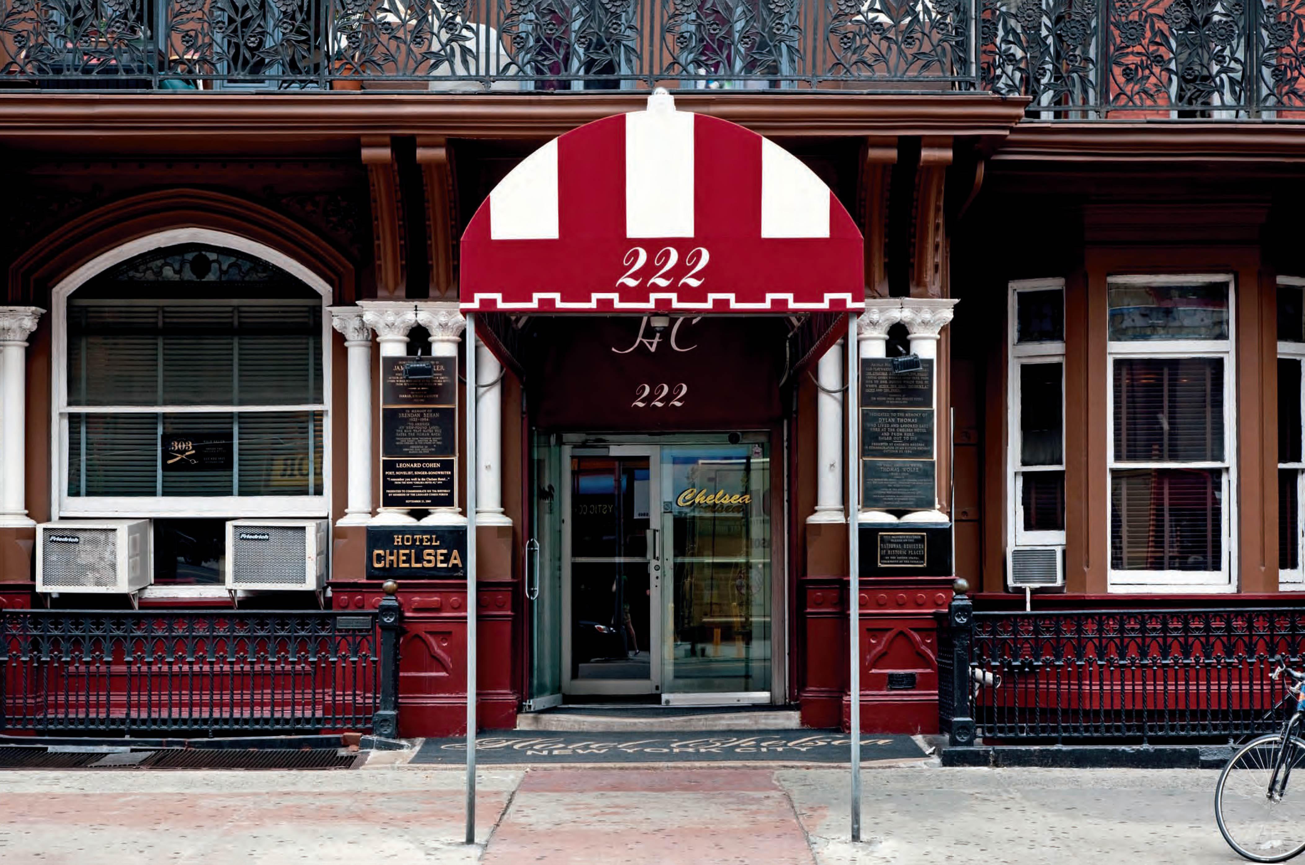 Victoria Cohen Color Photograph – Hotel Chelsea, New York, New York