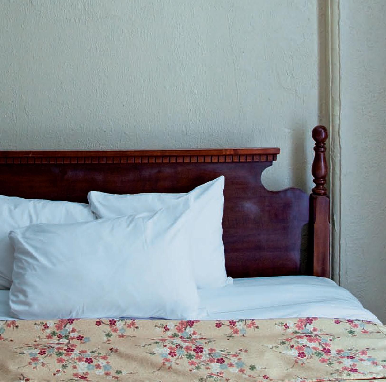 Hôtel Chelsea, New York. Chambre 128 - Contemporain Photograph par Victoria Cohen