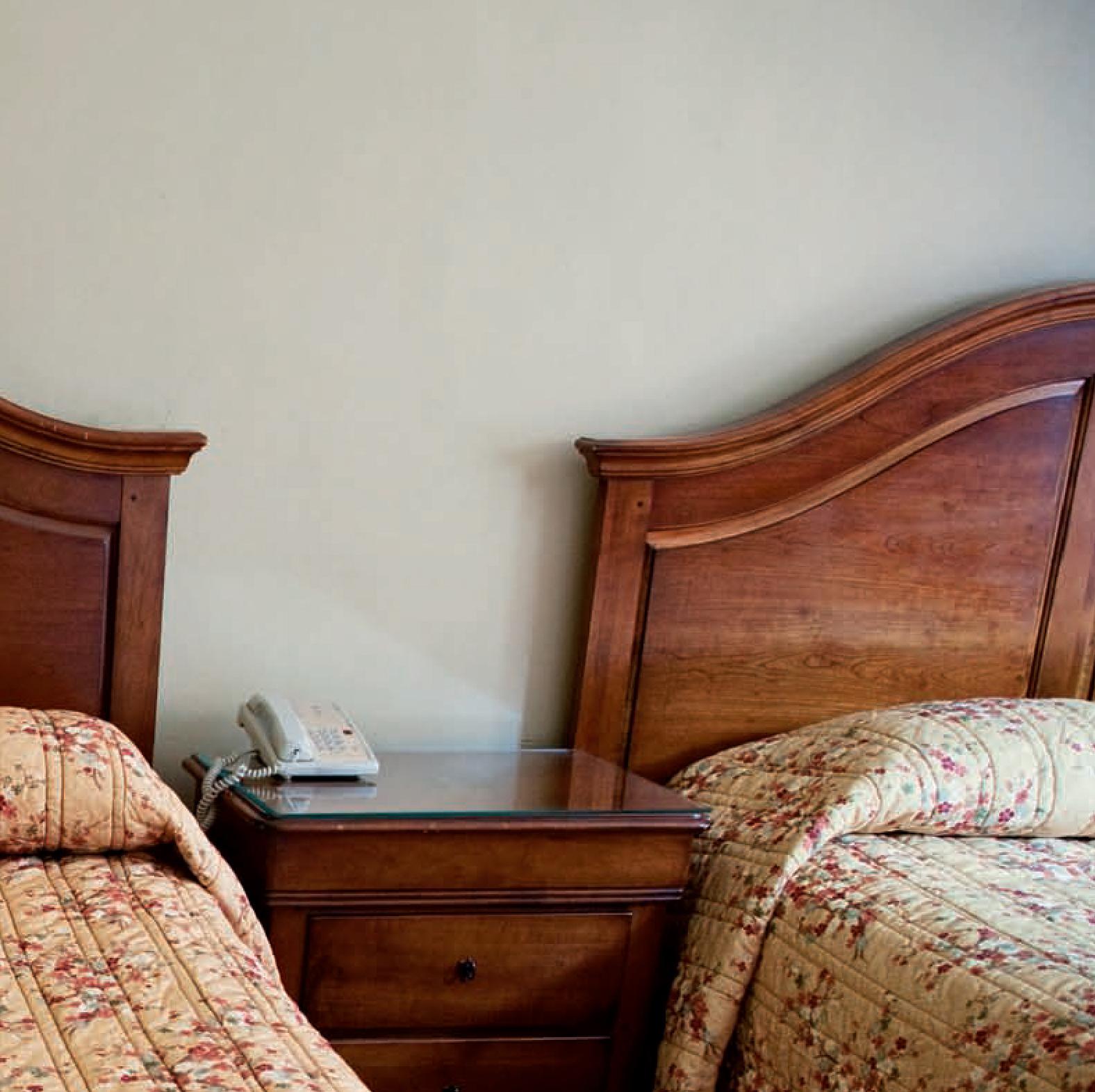 Hotel Chelsea, New York. ROOMS 322 (Braun), Color Photograph, von Victoria Cohen