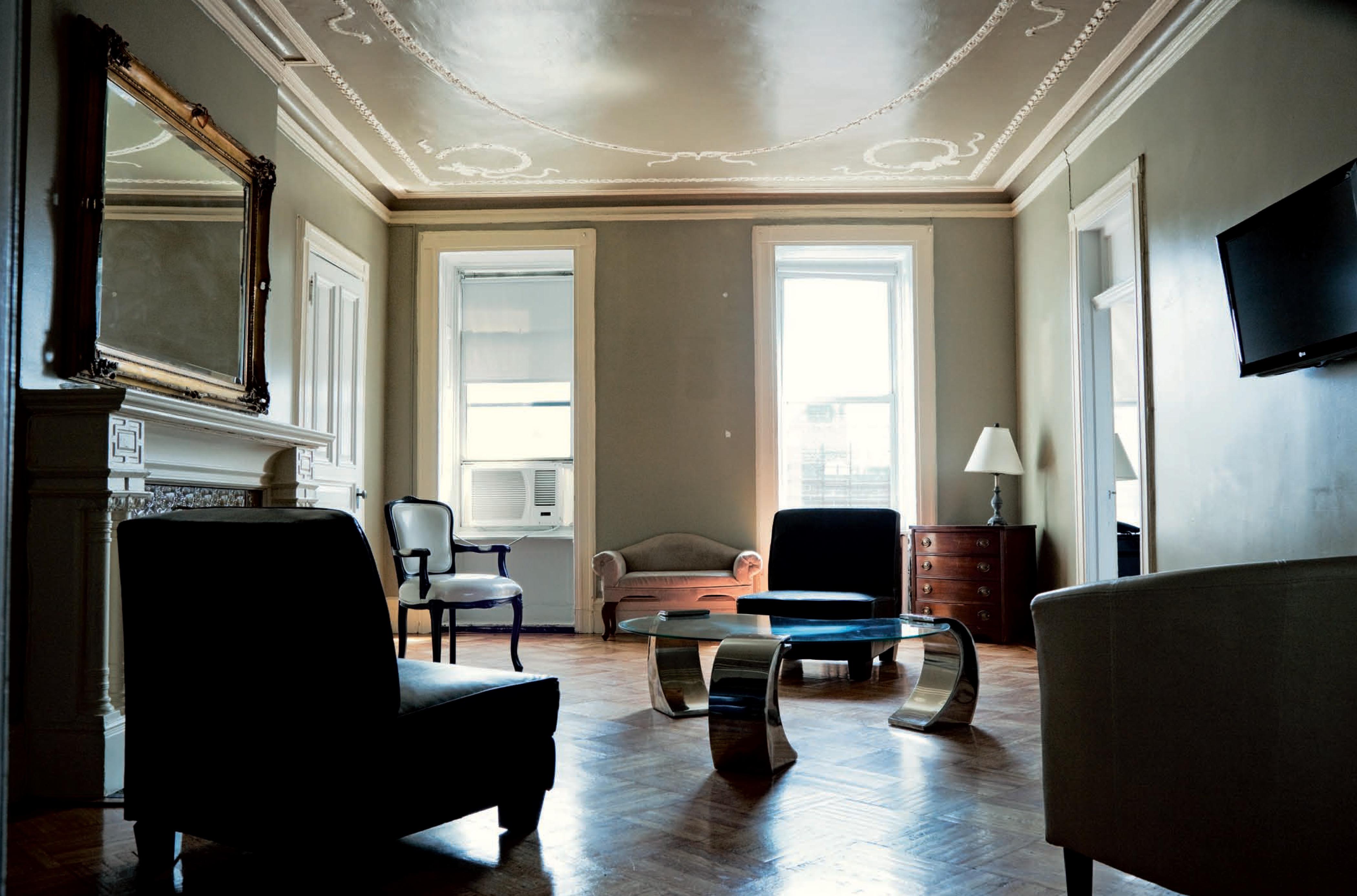 Victoria Cohen Color Photograph - Hotel Chelsea, New York. Room 524