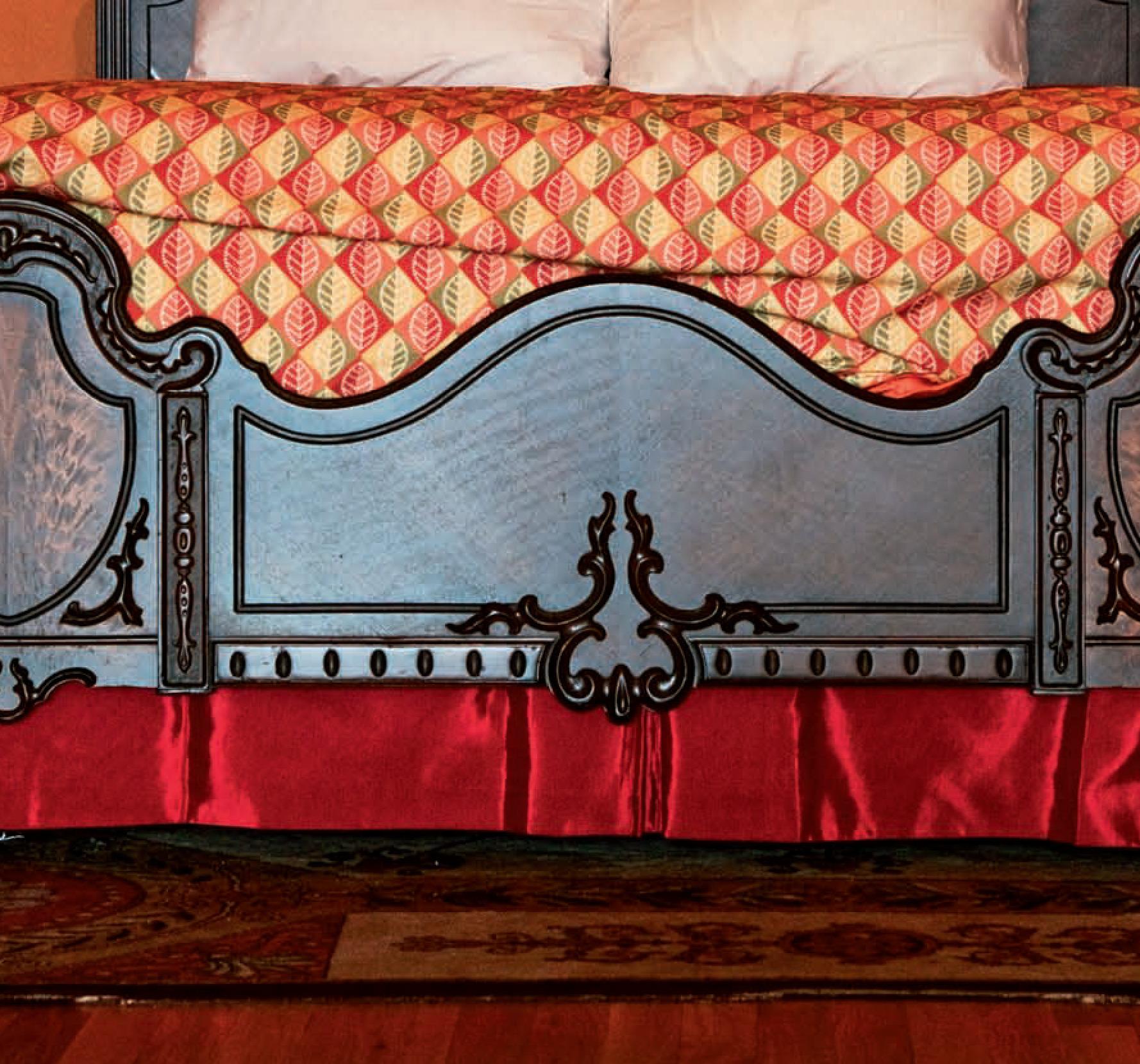 Hotel Chelsea, New York. ROOMS 822 - Photograph Contemporaneo di Victoria Cohen
