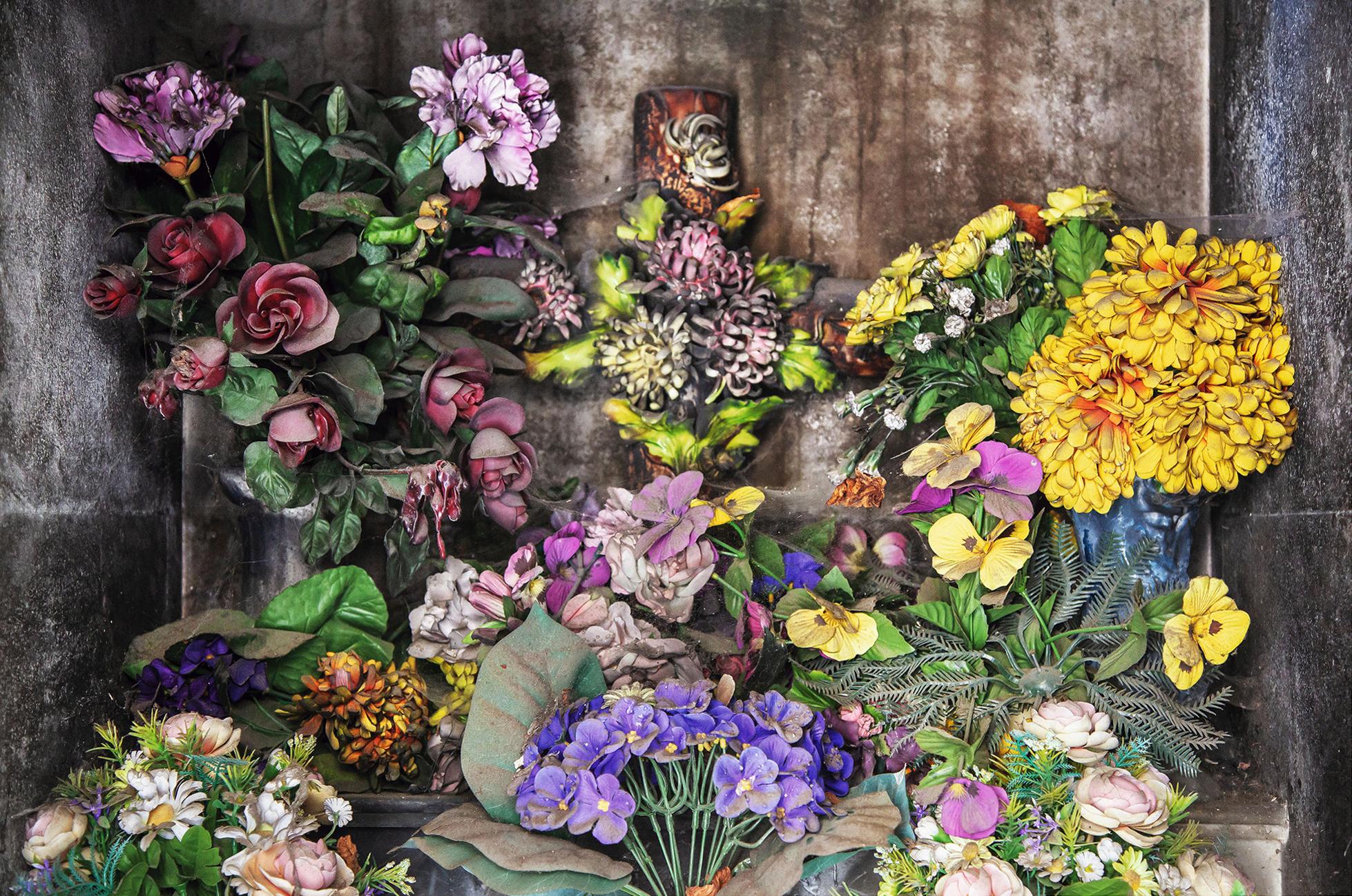 Victoria Cohen Color Photograph - REVERENCE No. 2 Paris. France. From the REVERENCE Series