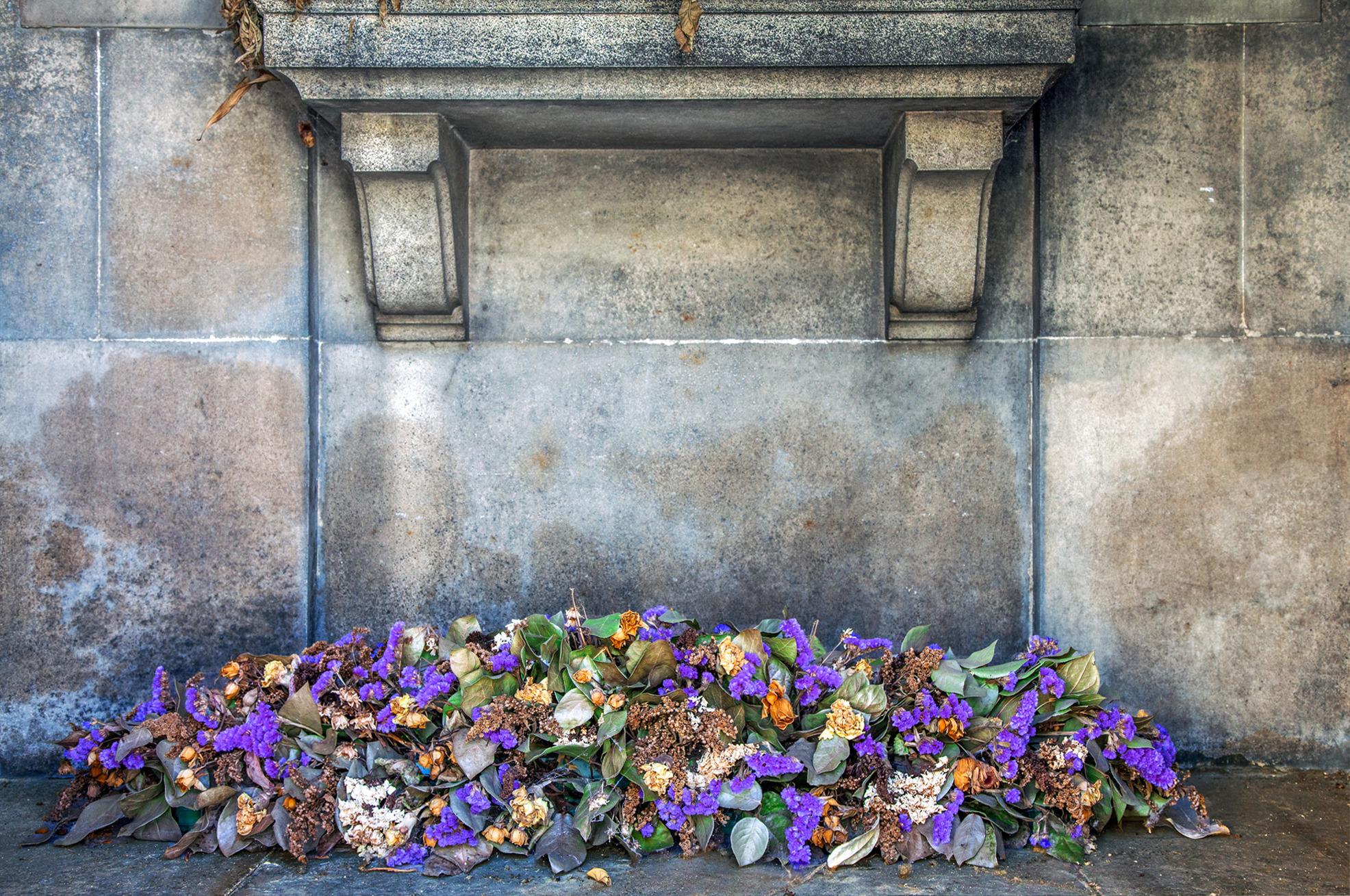 Color Photograph de Victoria Cohen - REVERENCIA nº 4. París. Francia. De la serie REVERENCIA