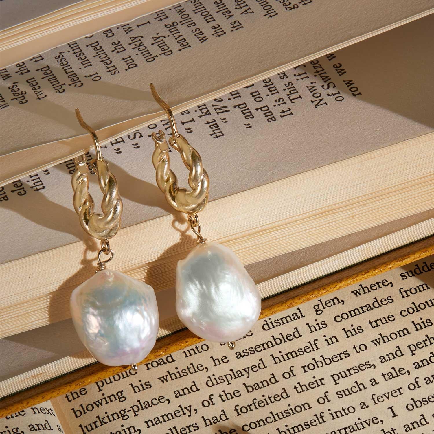 Renaissance Victoria - Boucles d'oreilles en or et vermeil avec perles en vente