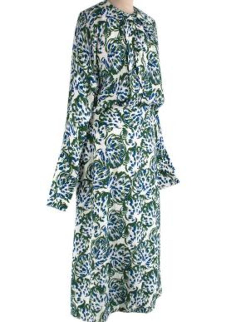 Victoria Victoria Beckham green & blue brush stroke print crepe dress
 
 - Draped, textured mid-weight crepe with a brush stroke style print 
 -Hook fastening at the front 
 -A dropped waist
 -Self tie waist 
 -Long sleeve 
 -Round neck
 -Side slit