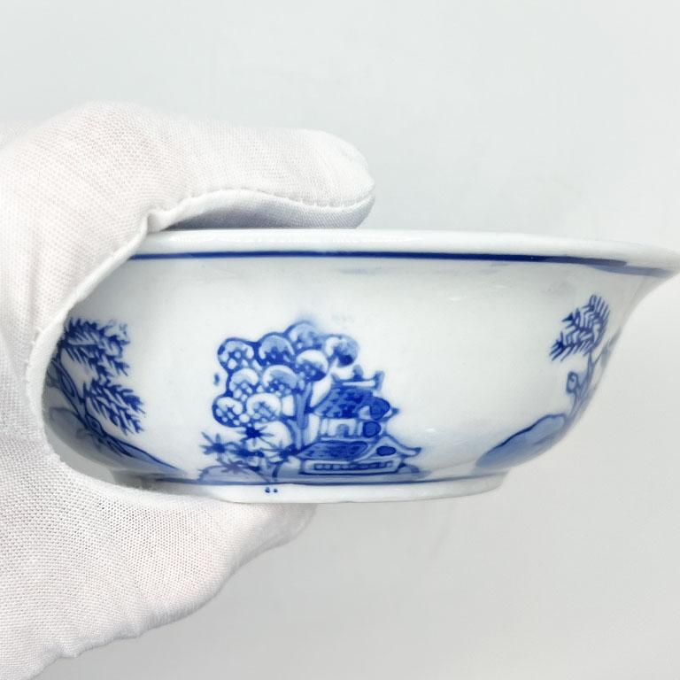 Viktorianische Ironstone Flow Blaue und weiße Chinoiserie Trinket-Schale oder Auffangschale aus Eisenstein (Keramik) im Angebot