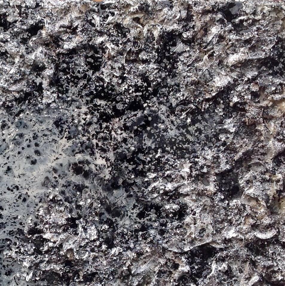 Sculpture murale abstraite en résine texturée noir et blanc - The Earth XXVIII en vente 4