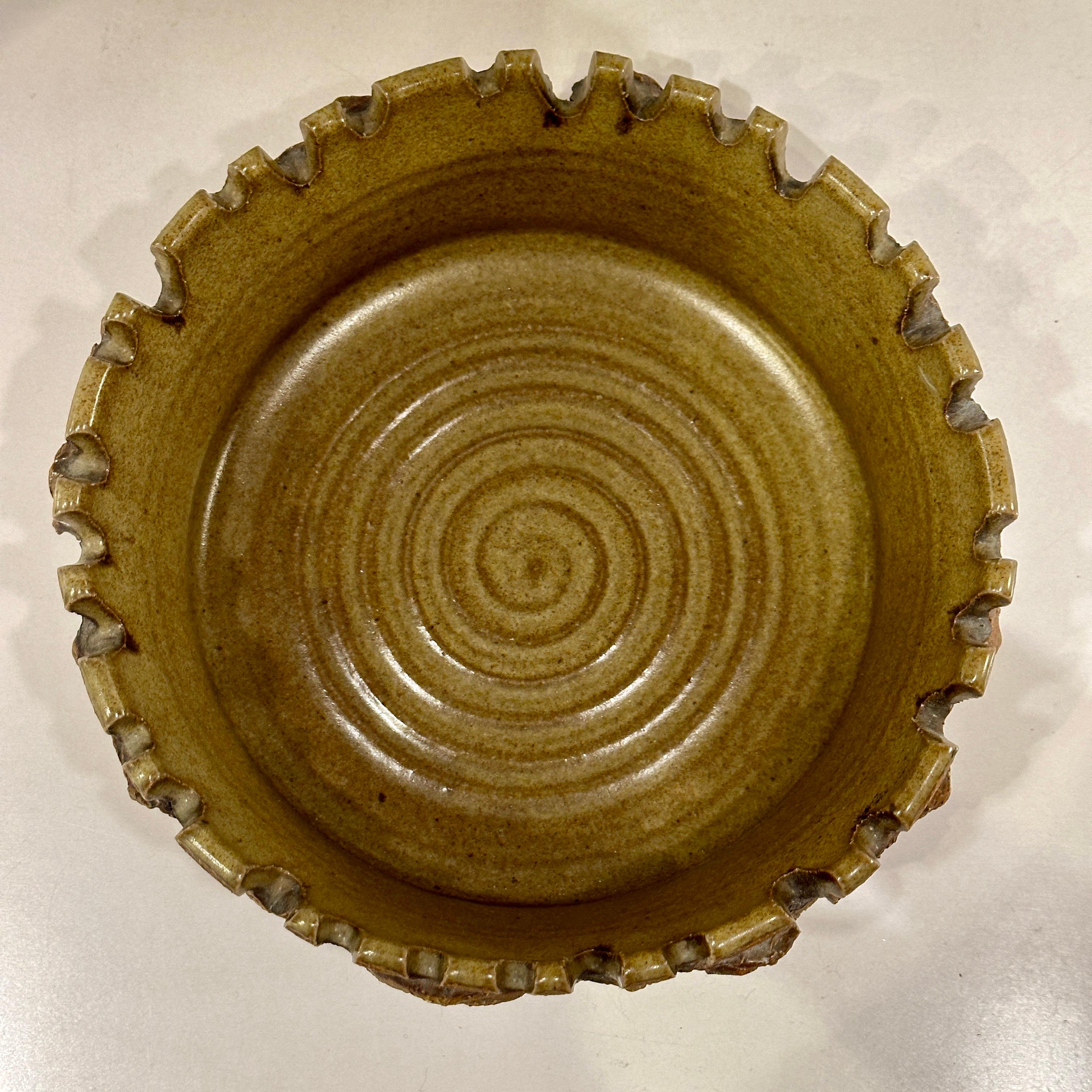 Victoria Littlejohn California Pottery  Ciotola in ceramica dentellata, 1960 ca in vendita 1