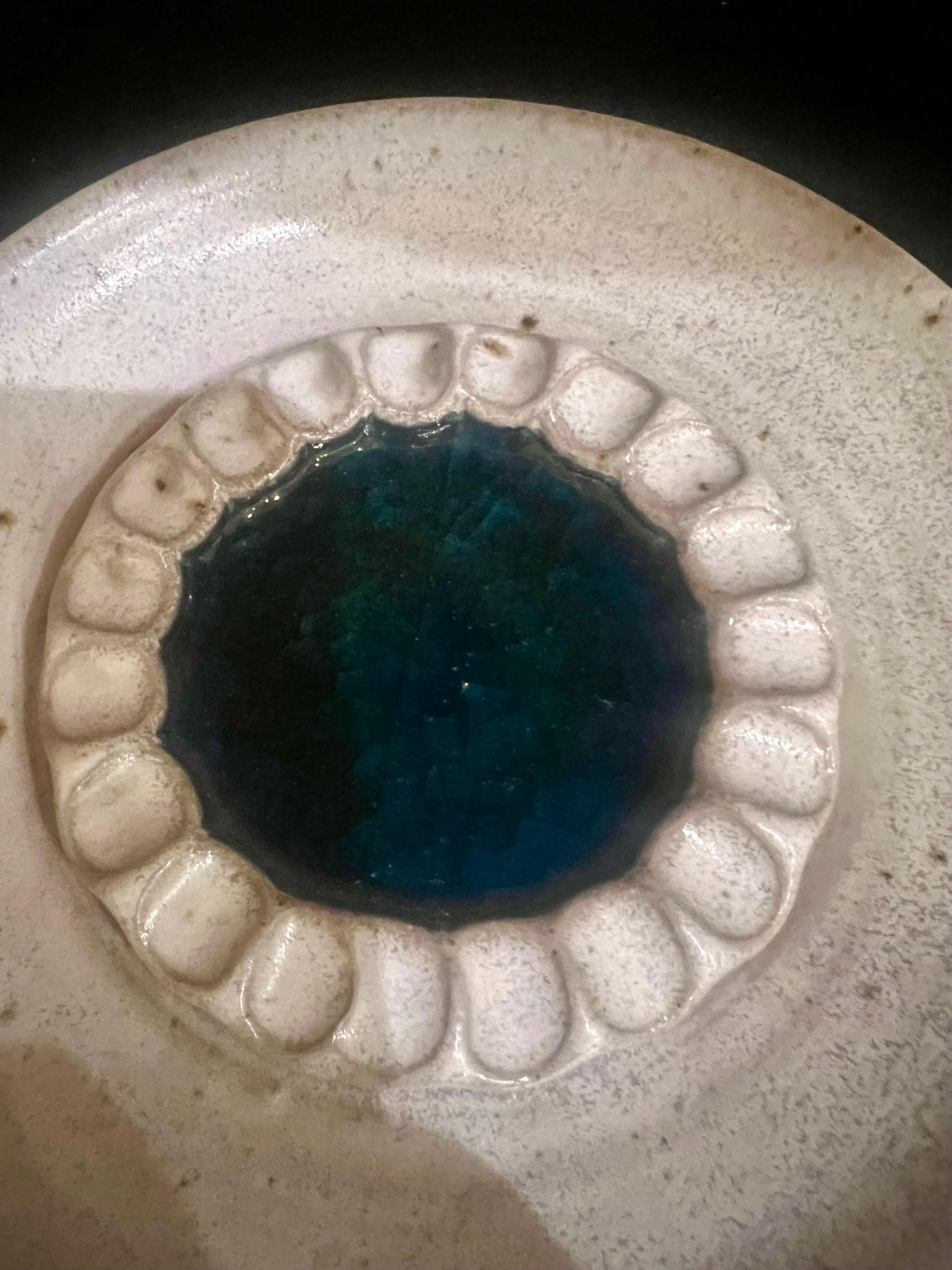 Victoria Littlejohn Hand Thrown Mid Century Pottery Ashtray catch it all In Excellent Condition For Sale In San Diego, CA