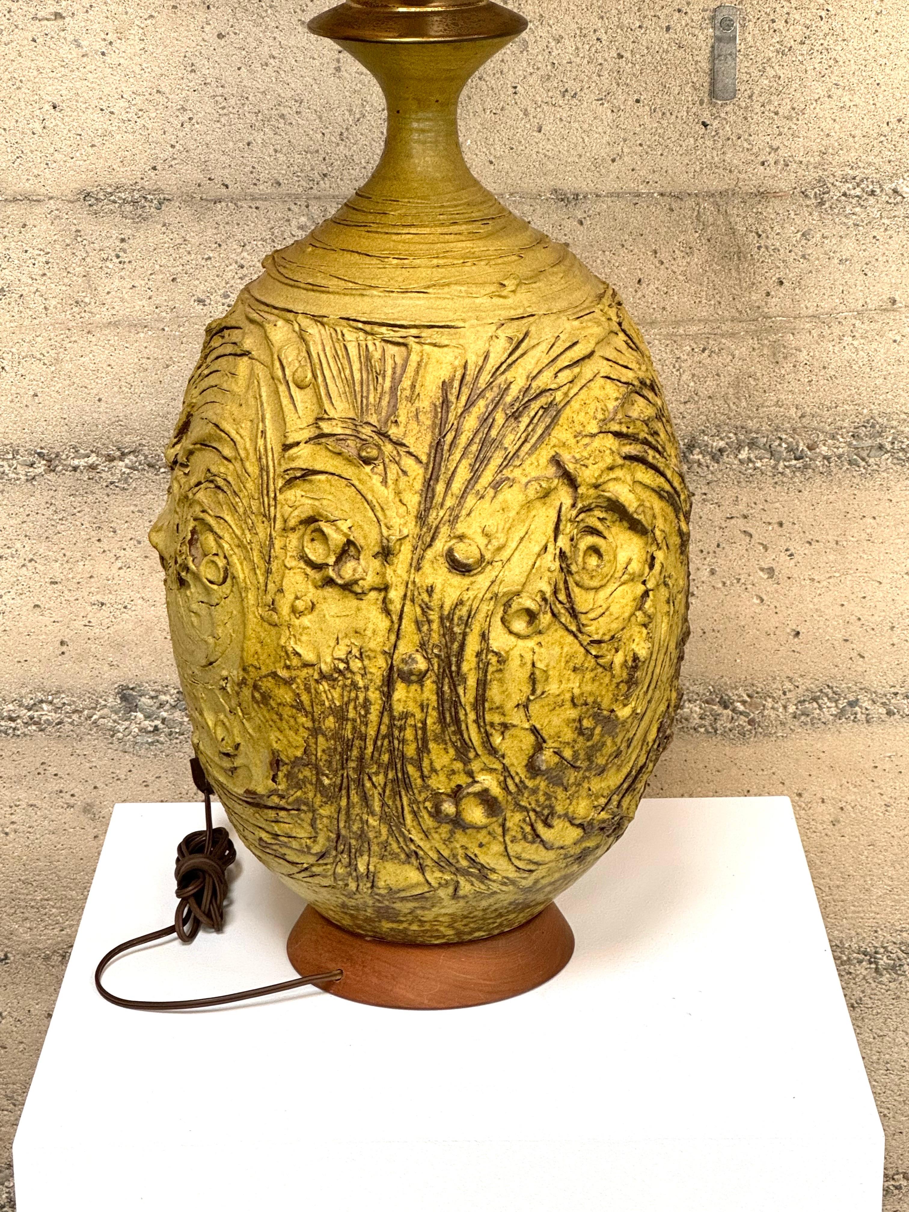 Viktorianische KleinJohn Studio Keramik-Tischlampe im Zustand „Gut“ im Angebot in Oakland, CA