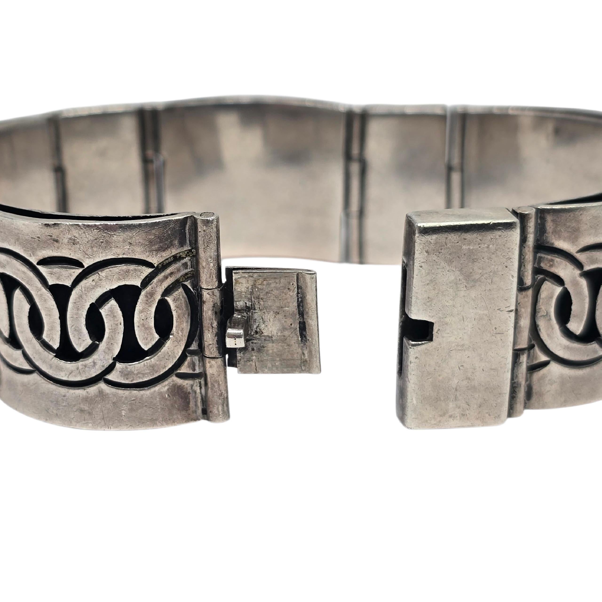 Victoria Mexico Sterling Silver Pattern 62 Panel Bracelet #22836 For Sale 2