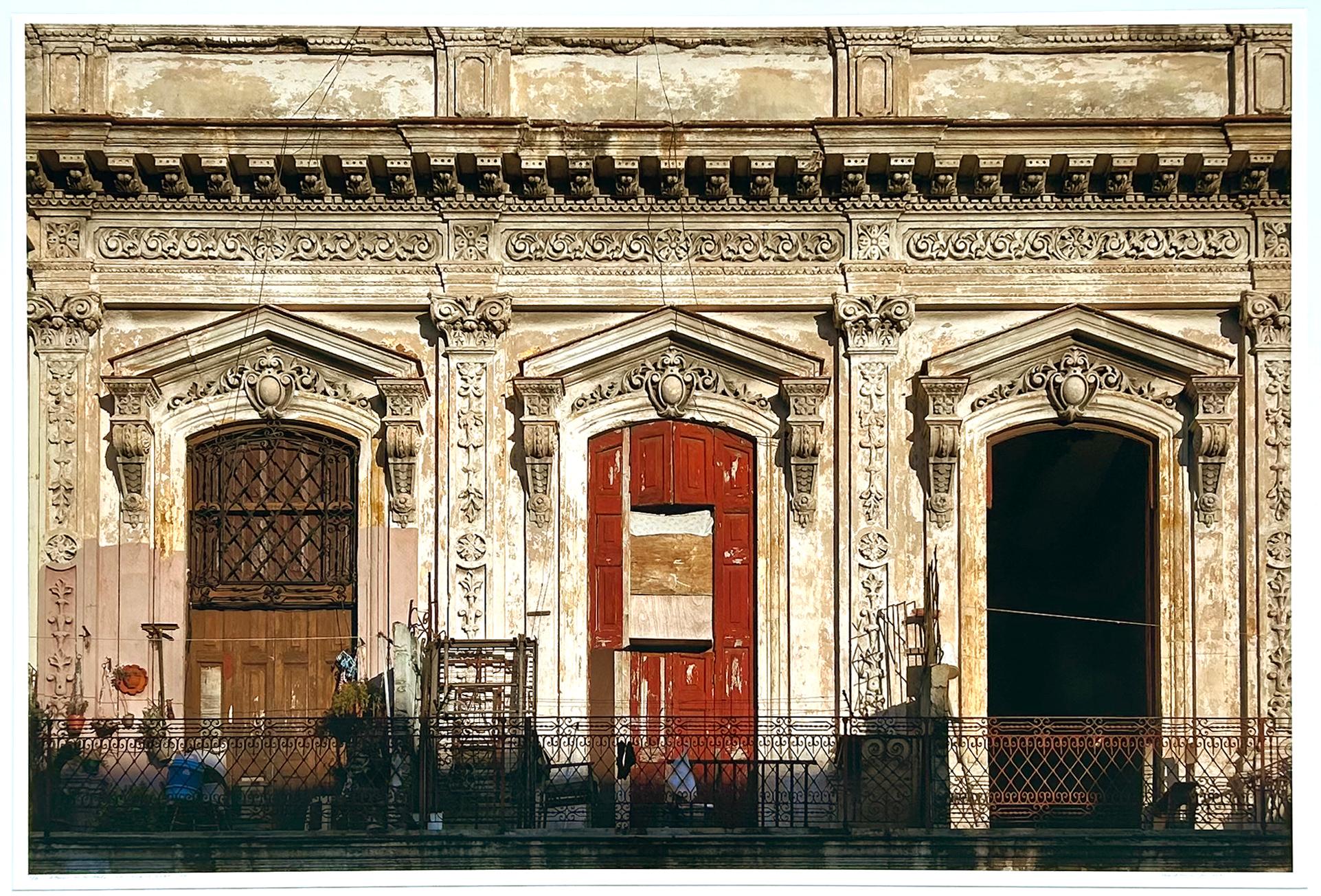 Victoria Montoro Zamorano Balconies Kuba Fotografie, Havanna, Kuba Paseo del Pado

Zum Verkauf angeboten wird eine große Fotografie der kubanisch-amerikanischen Fotografin Victoria Montoro Zamorano mit dem Titel 