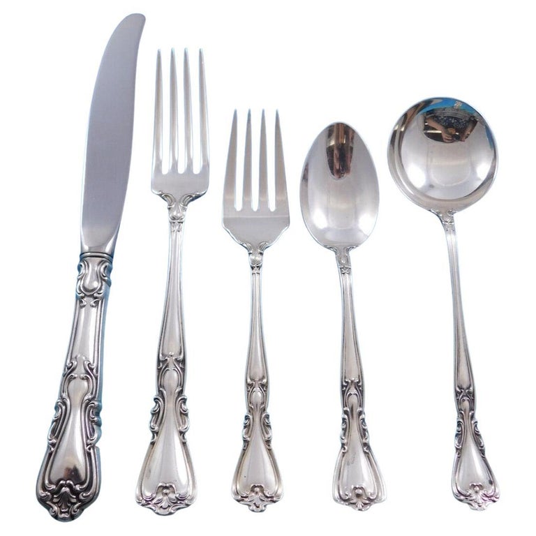https://a.1stdibscdn.com/victoria-new-by-watson-wallace-sterling-silver-flatware-set-service-62-pieces-for-sale/f_10224/f_344422021684965686487/f_34442202_1684965686817_bg_processed.jpg?width=768