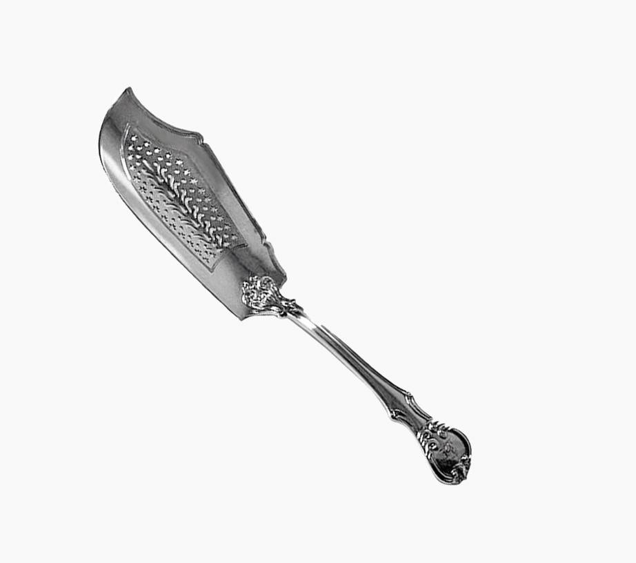 Victoria pattern Silver Fish Slice, London 1837, Hayne & Cater  In Good Condition In Toronto, Ontario