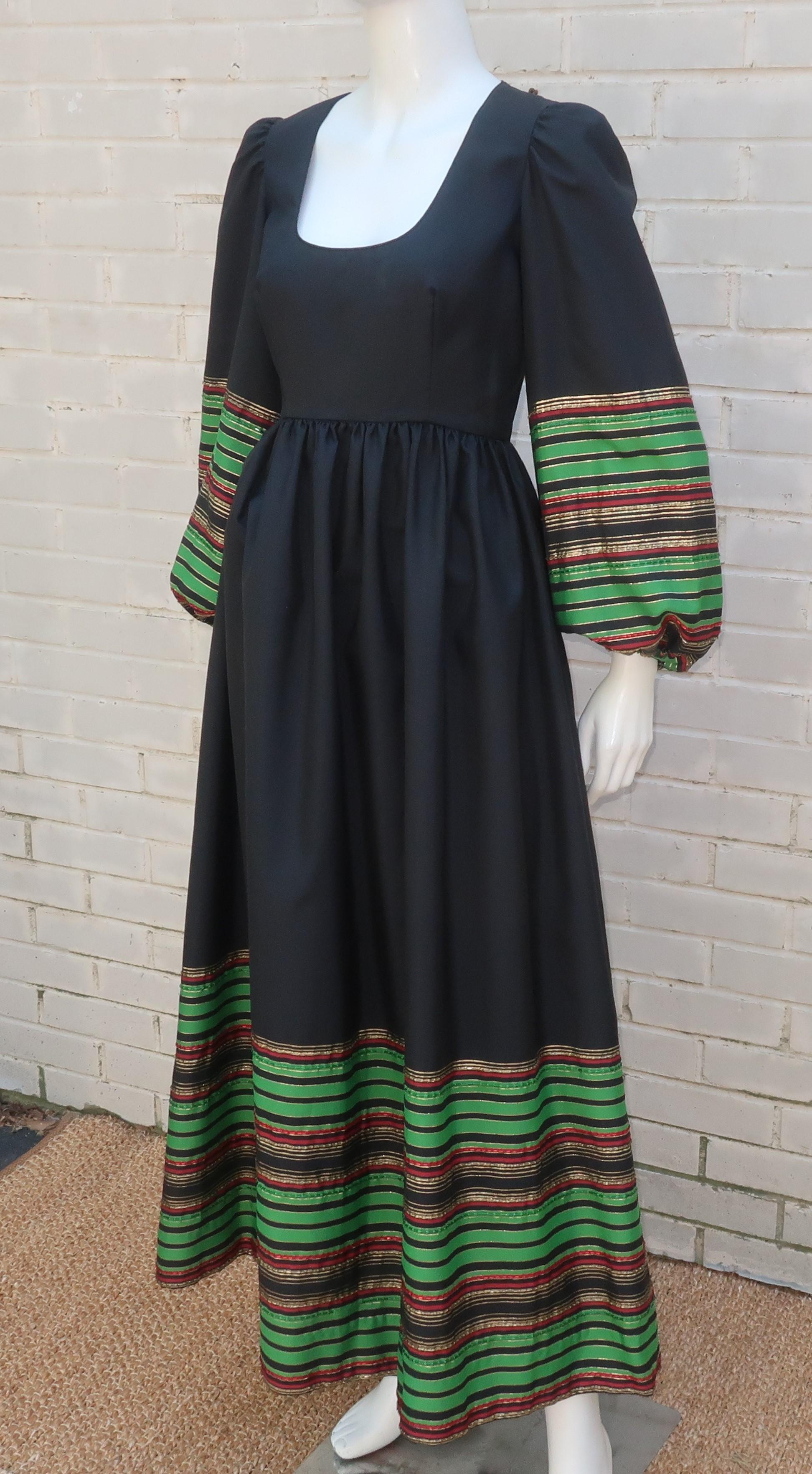 Victoria Royal - Robe longue rayée en taffetas noir perlé, années 1970 en vente 1