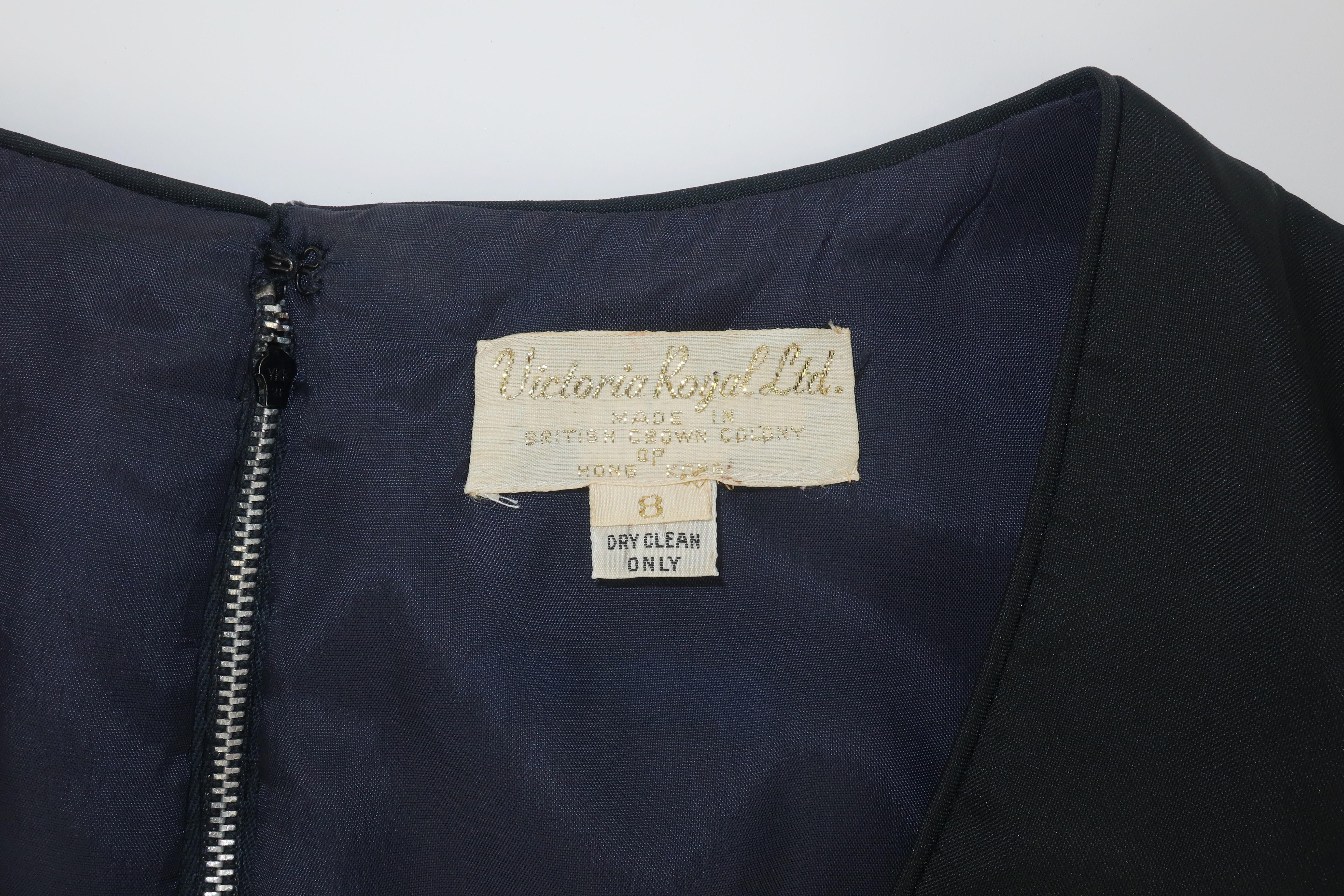 Victoria Royal - Robe longue rayée en taffetas noir perlé, années 1970 en vente 4